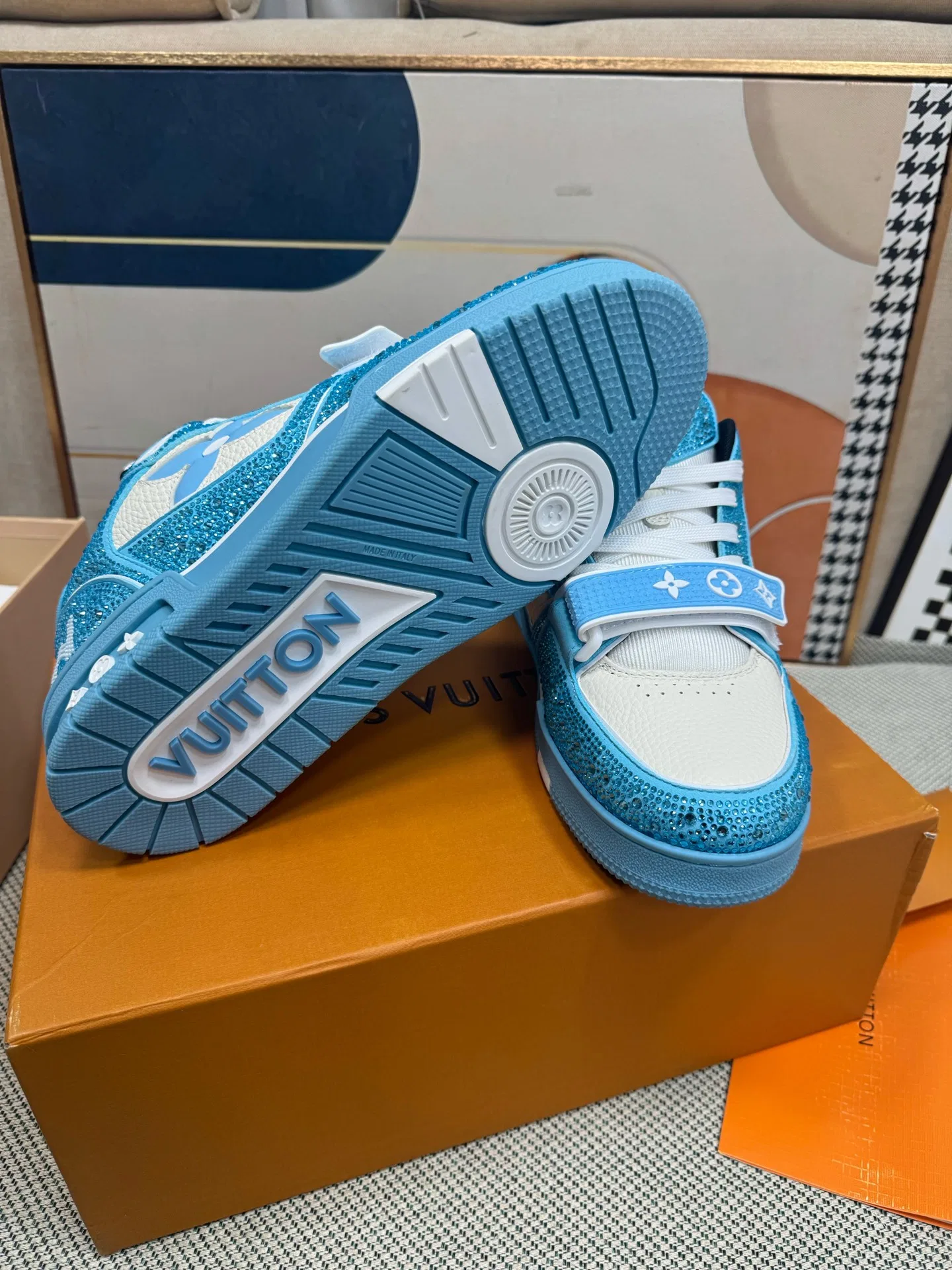 LV 27FW QVUSQNN 225 스니커즈 54