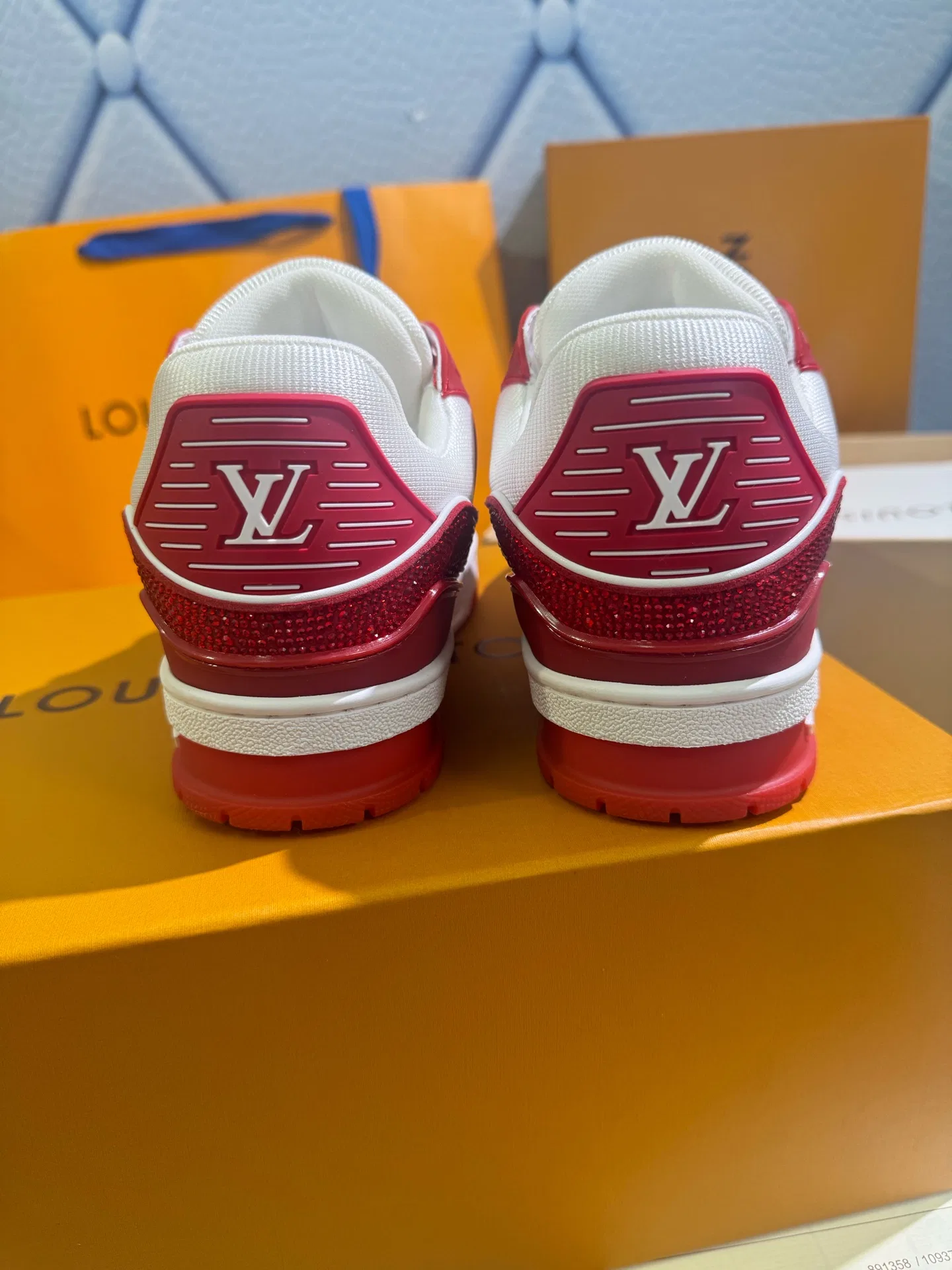 LV 27FW QVUSQNN 225 스니커즈 59