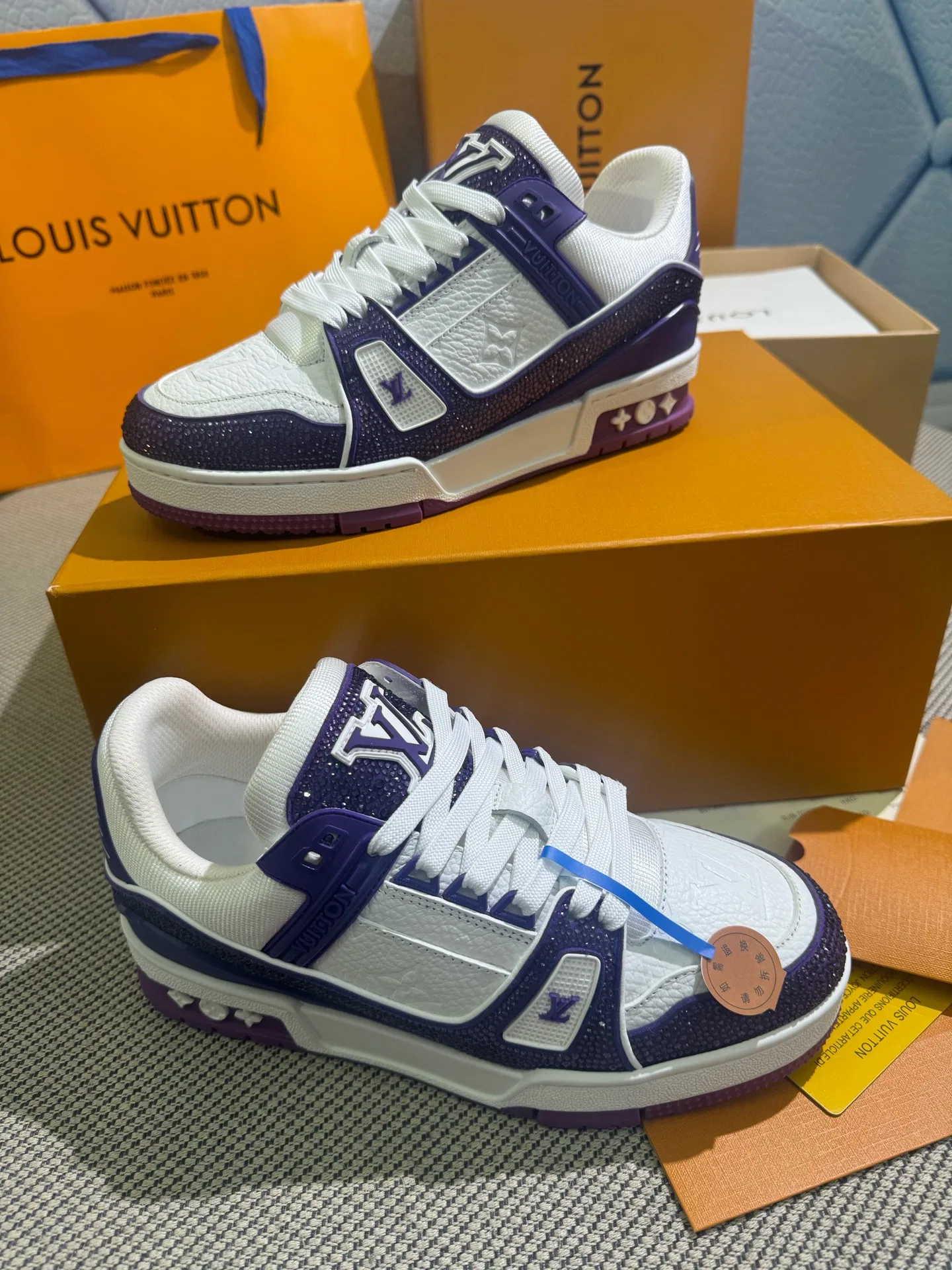 LV 27FW QVUSQNN 225 스니커즈 66