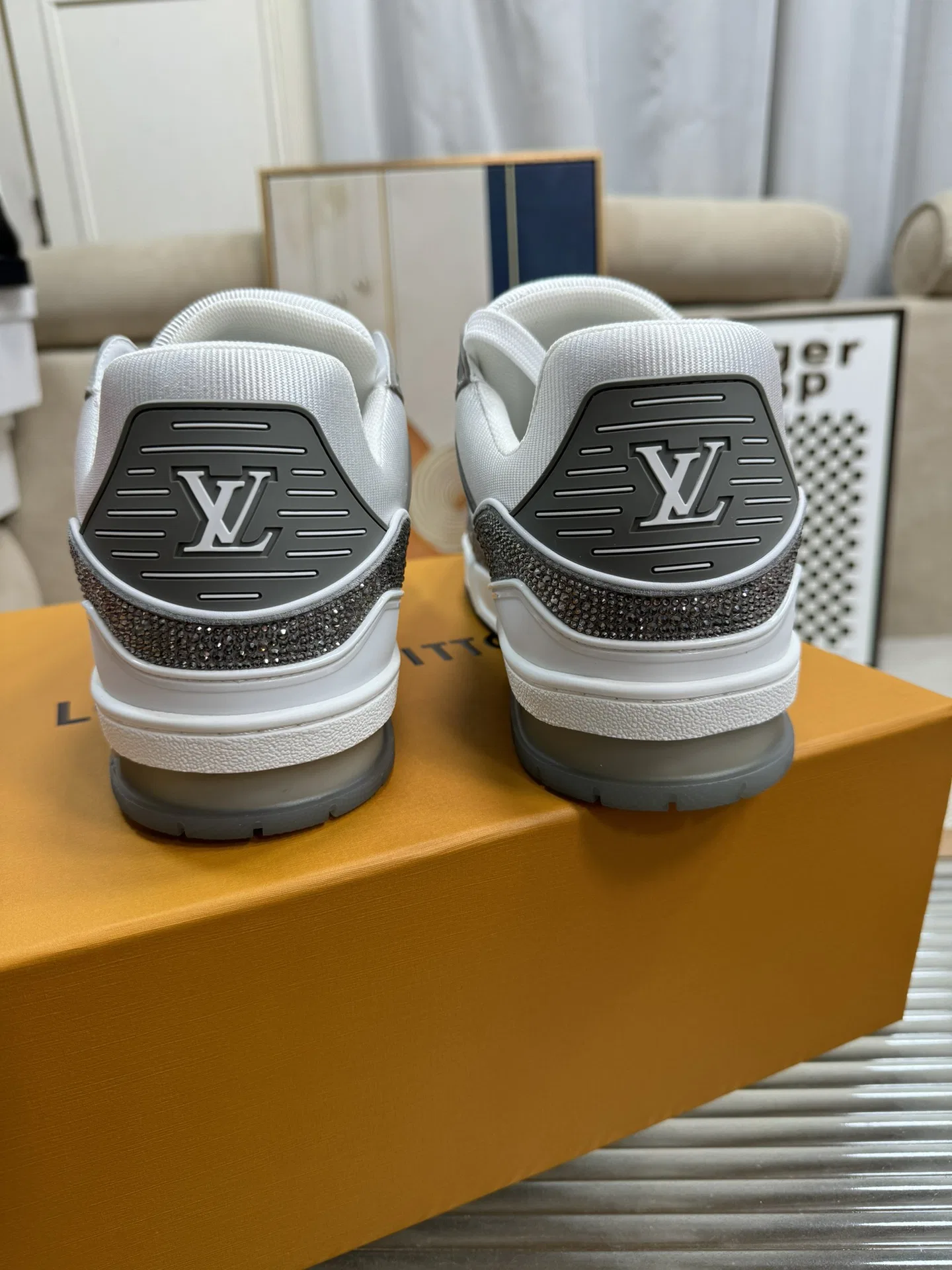 LV 27FW QVUSQNN 227 스니커즈 34