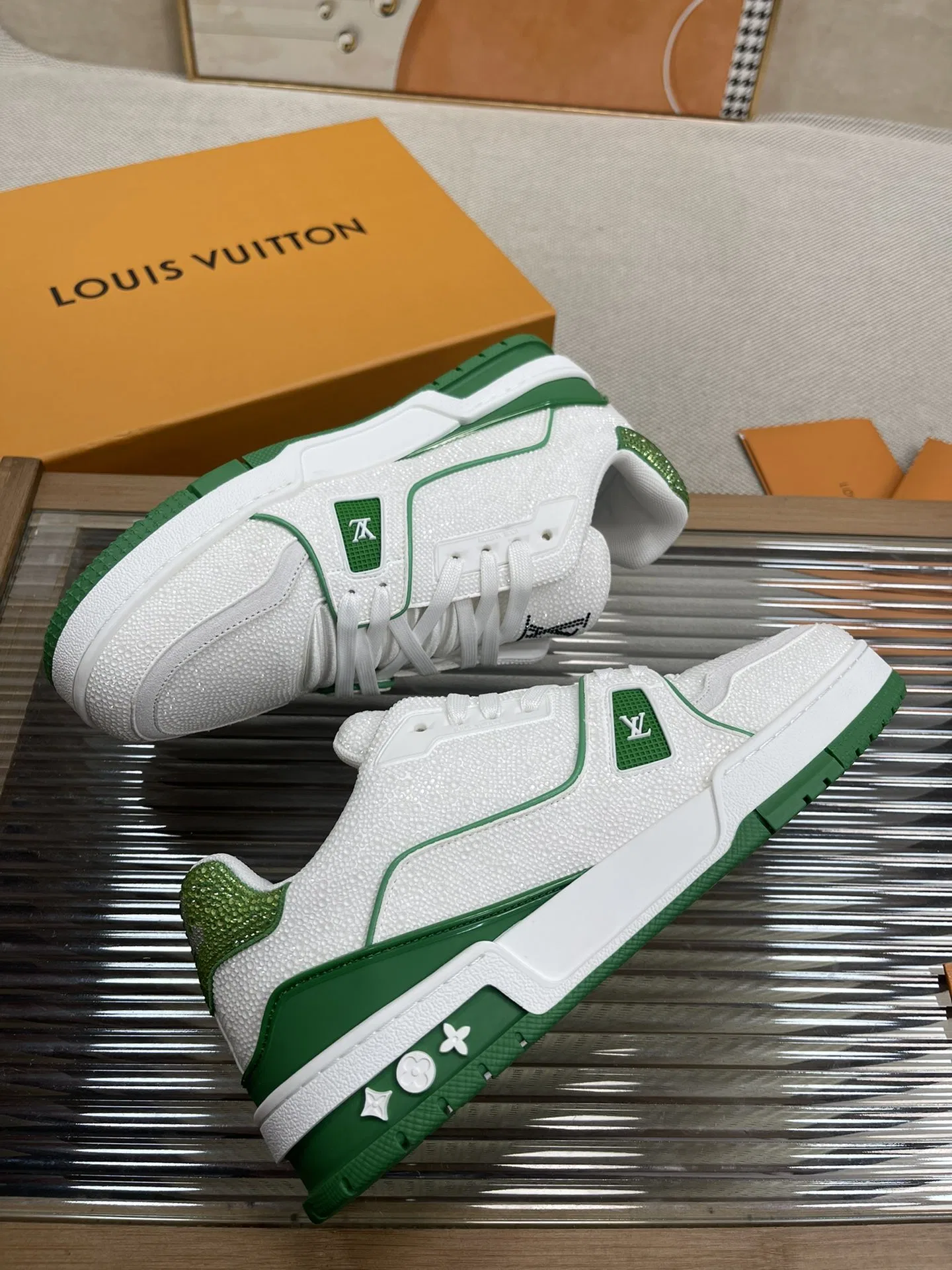 LV 27FW QVUSQNN 228 스니커즈 31