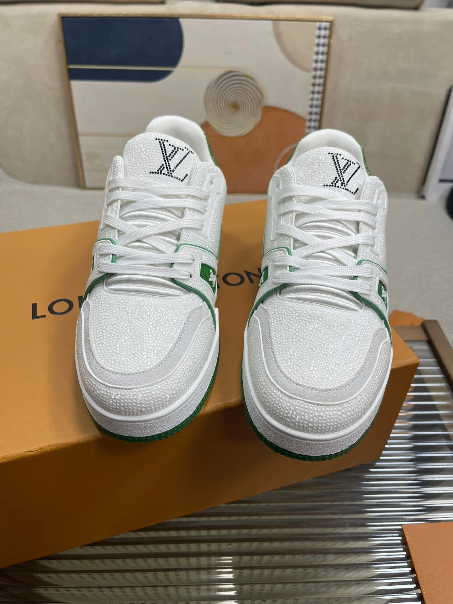 LV 27FW QVUSQNN 228 스니커즈 32