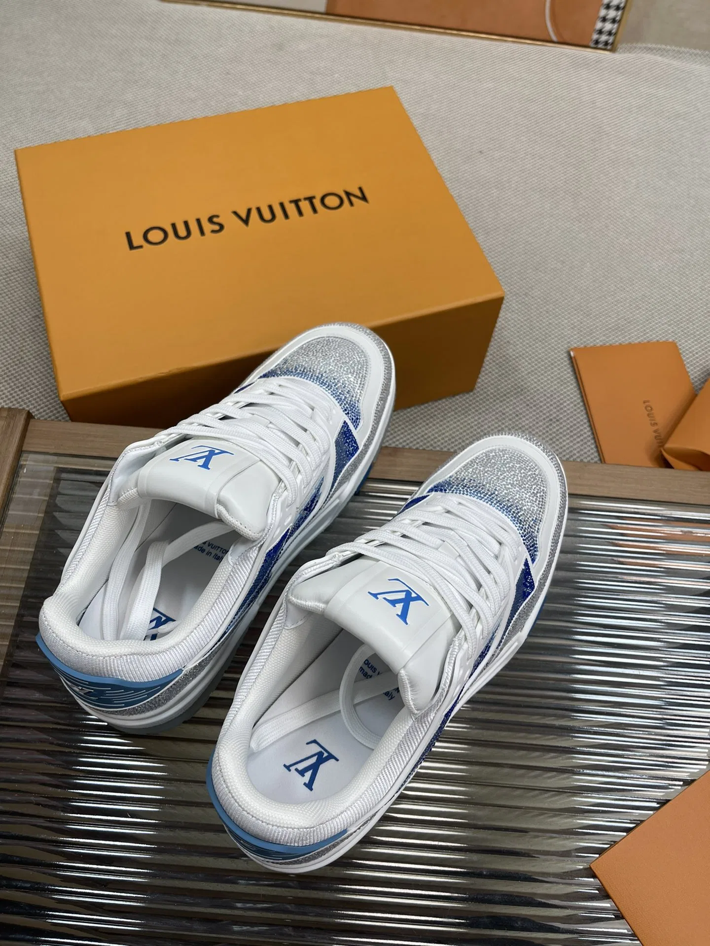 LV 27FW QVUSQNN 228 스니커즈 47