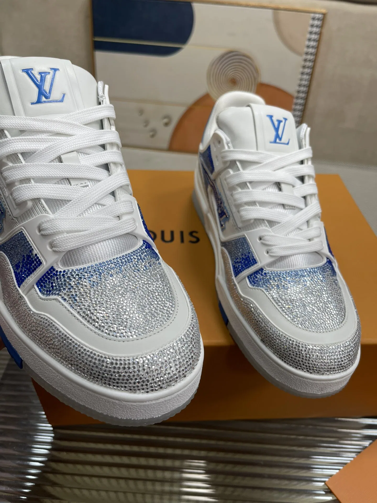 LV 27FW QVUSQNN 228 스니커즈 52
