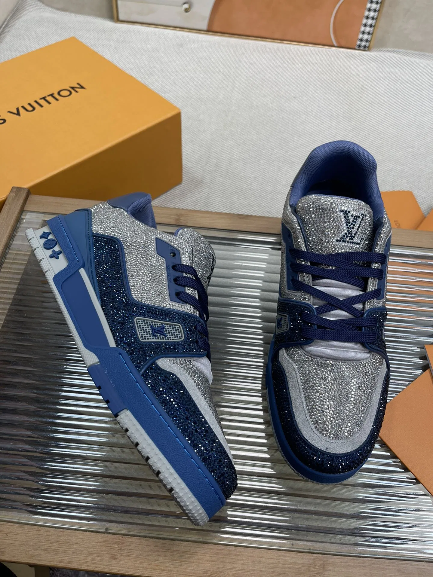 LV 27FW QVUSQNN 228 스니커즈 58
