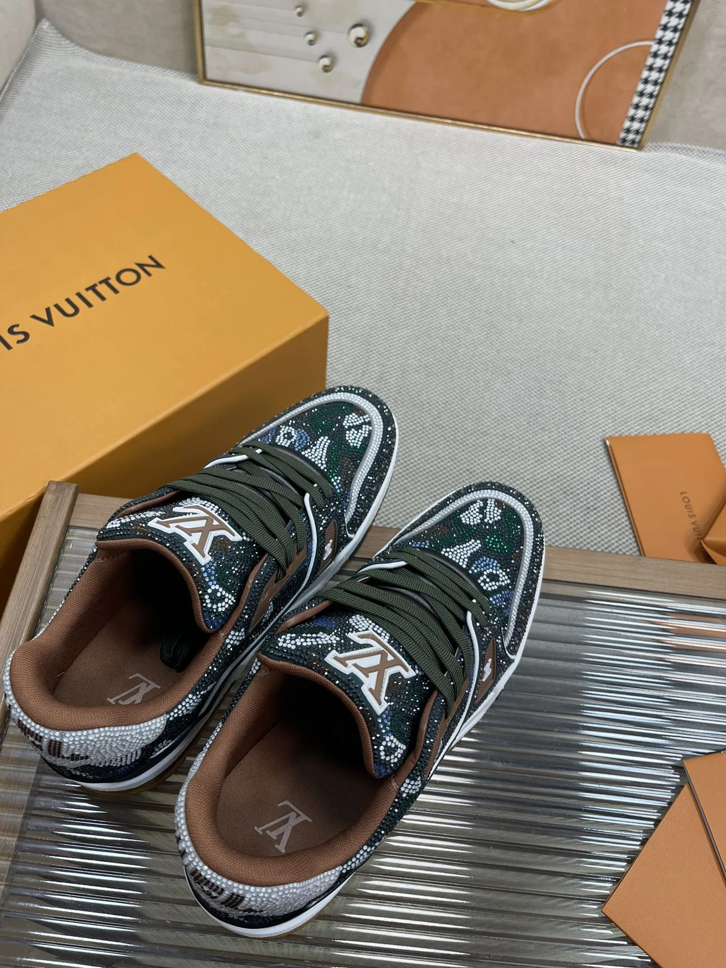 LV 27FW QVUSQNN 228 스니커즈 70