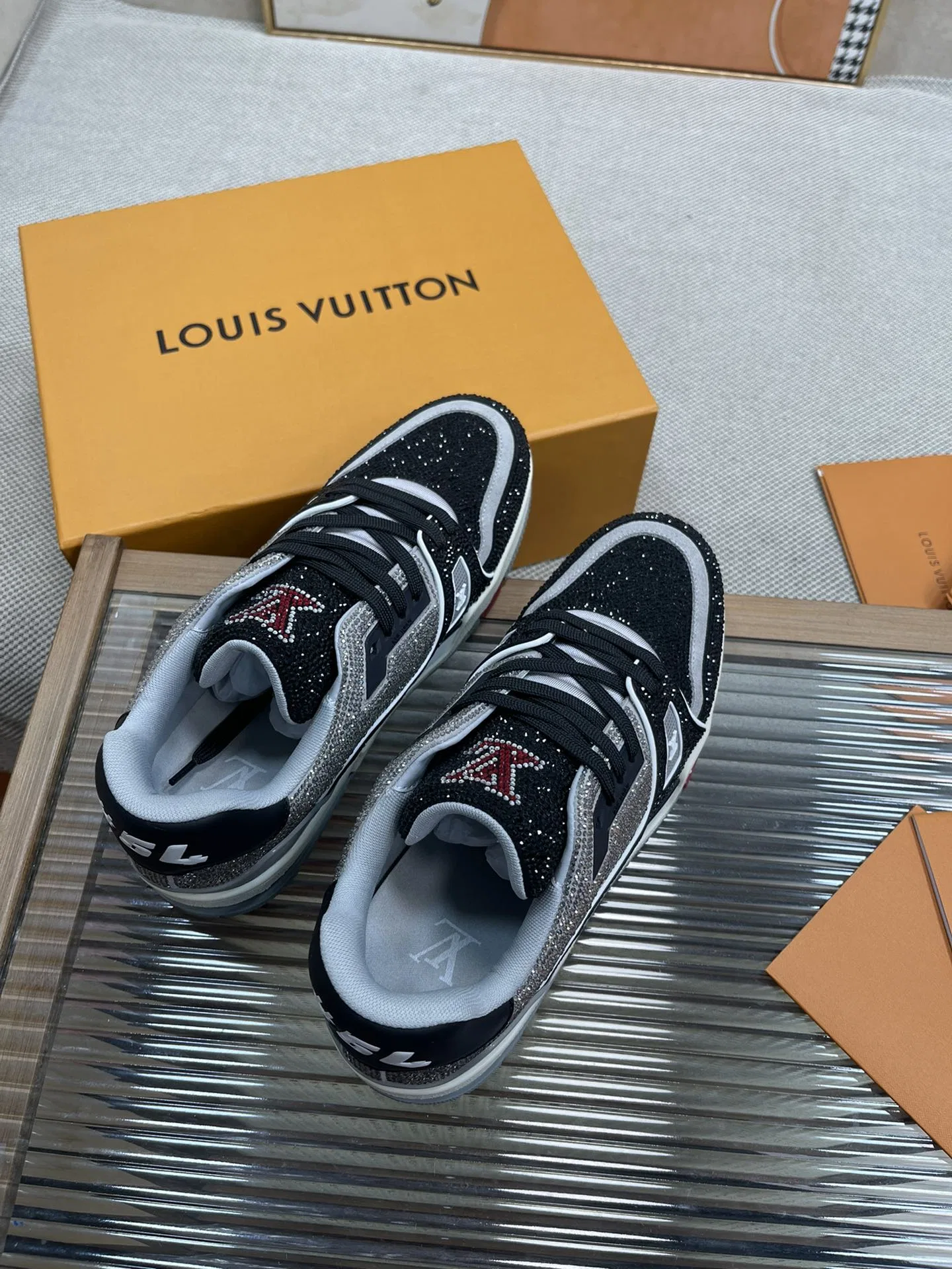 LV 27FW QVUSQNN 228 스니커즈 74