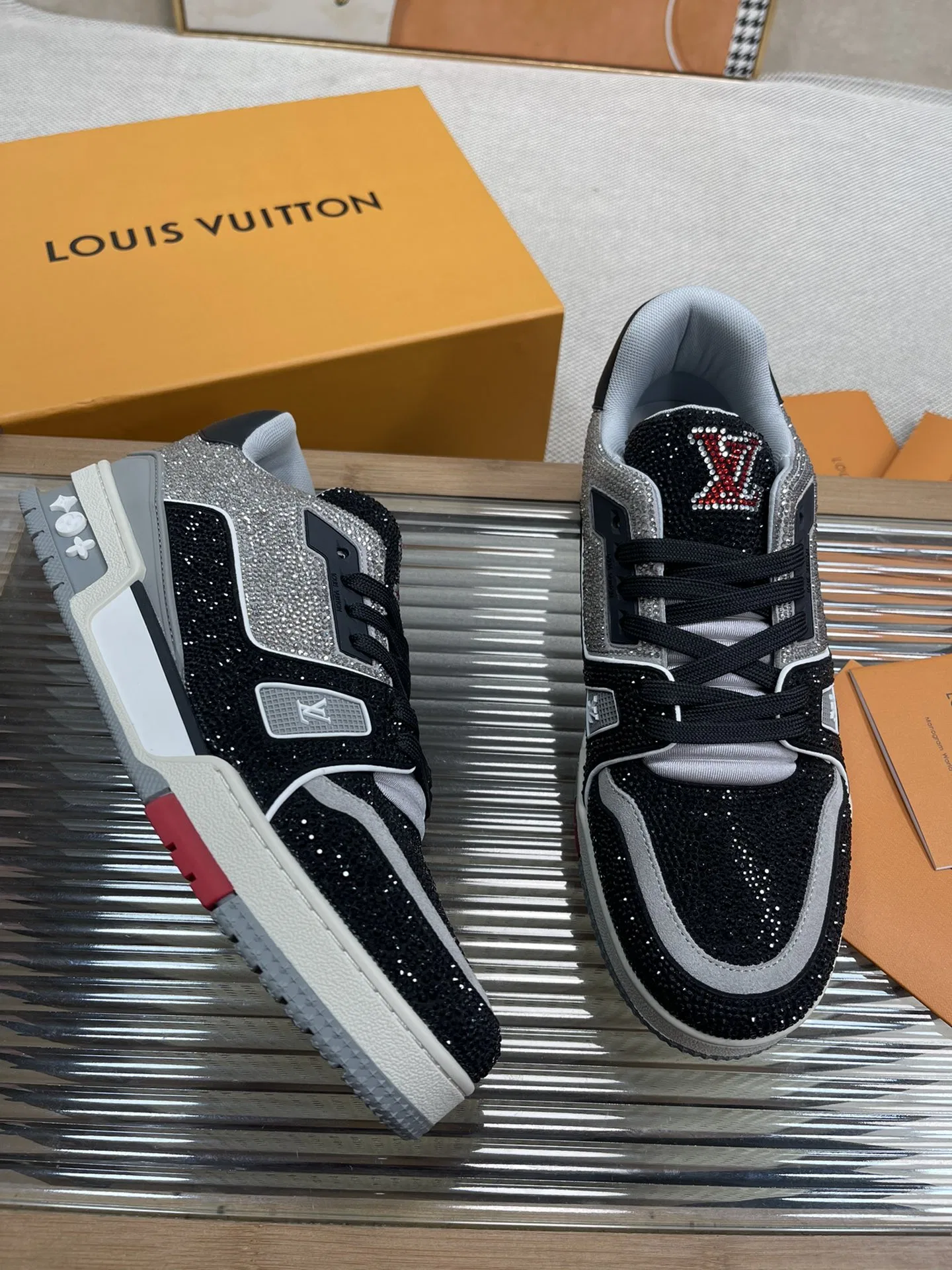 LV 27FW QVUSQNN 228 스니커즈 76