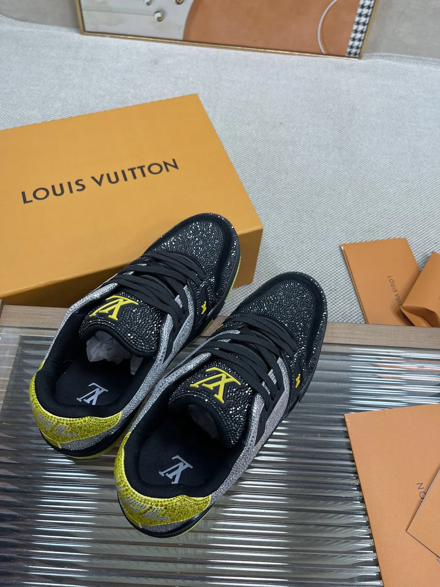 LV 27FW QVUSQNN 228 스니커즈 85