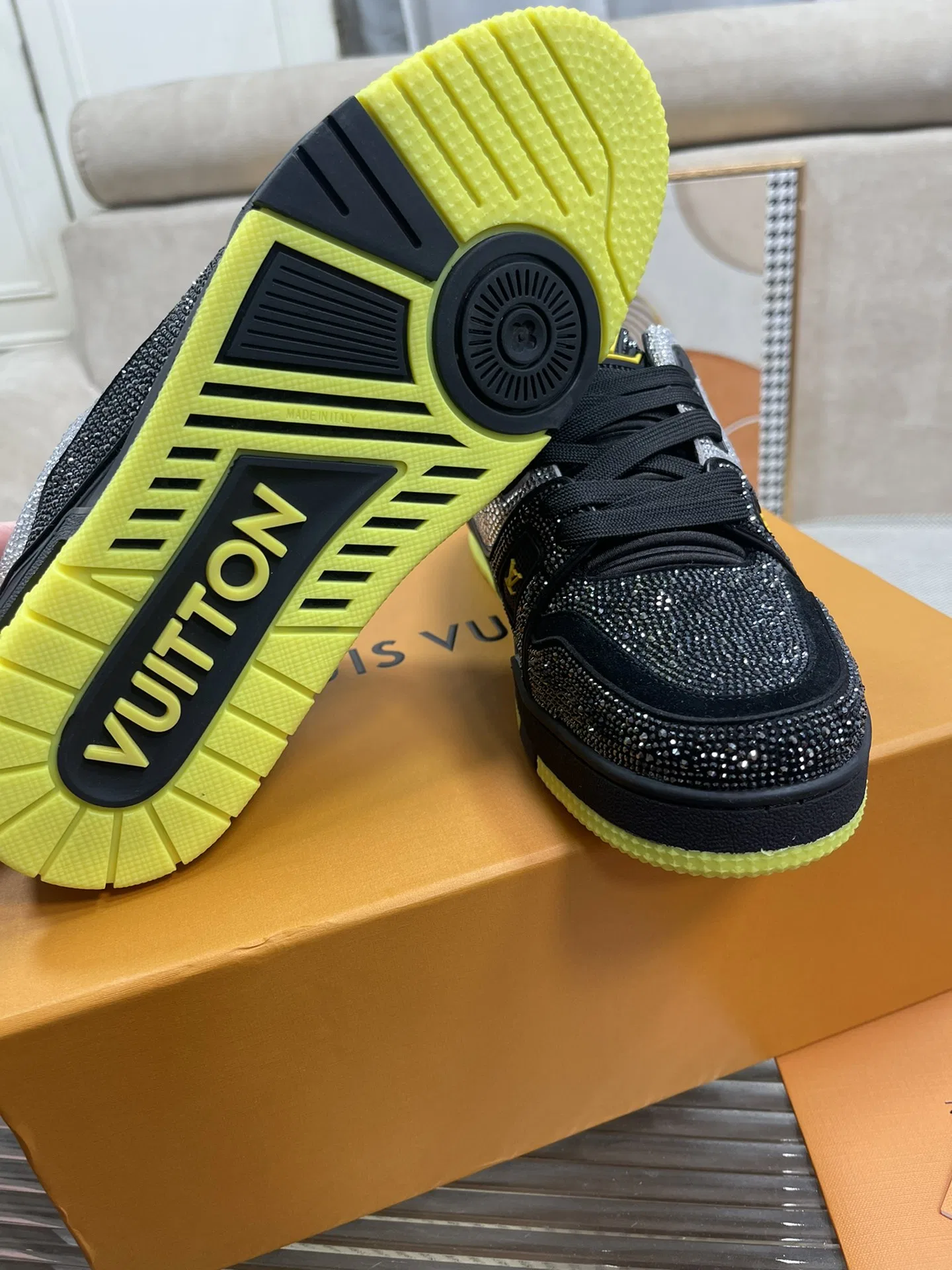 LV 27FW QVUSQNN 228 스니커즈 87
