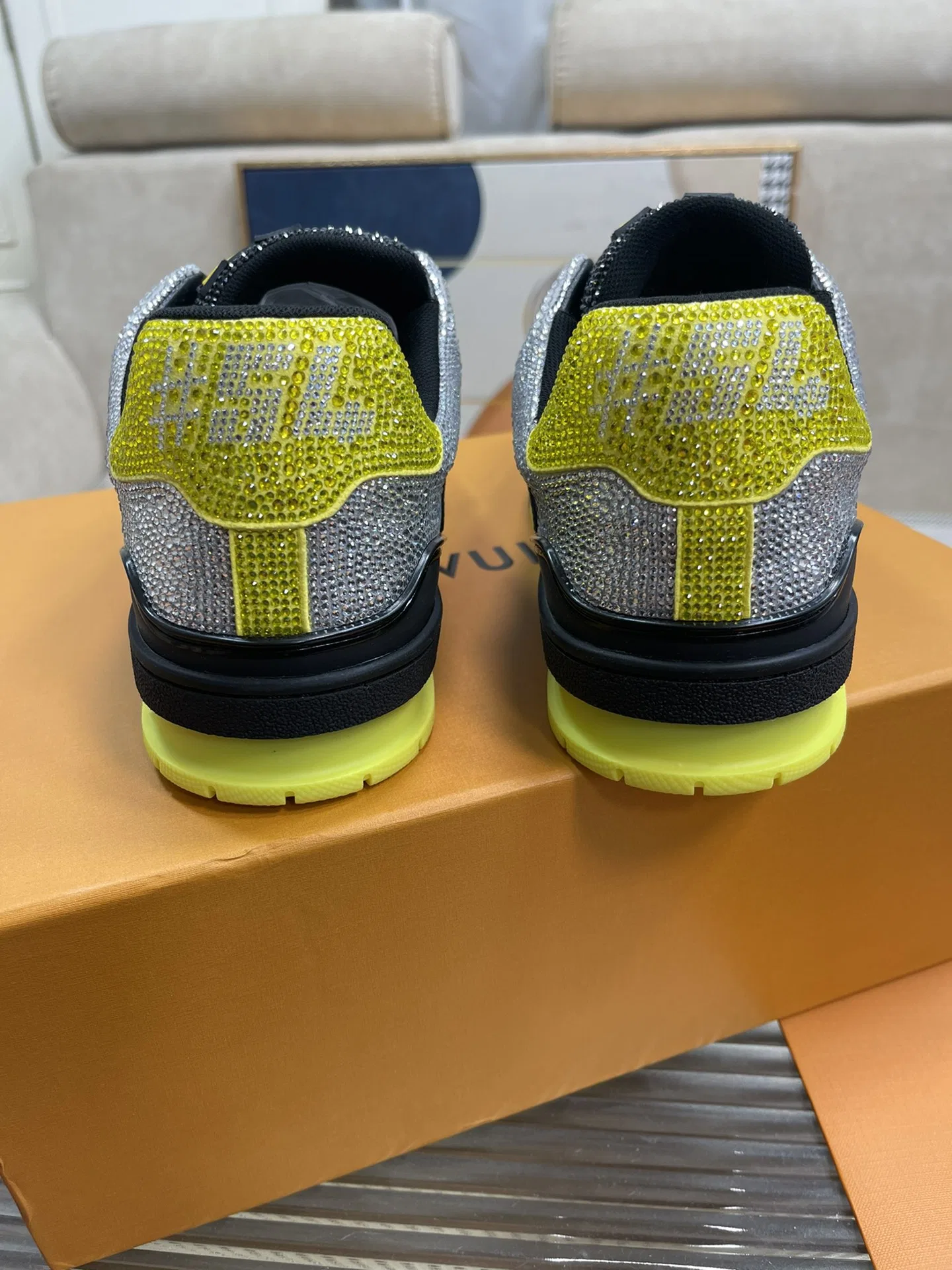 LV 27FW QVUSQNN 228 스니커즈 88
