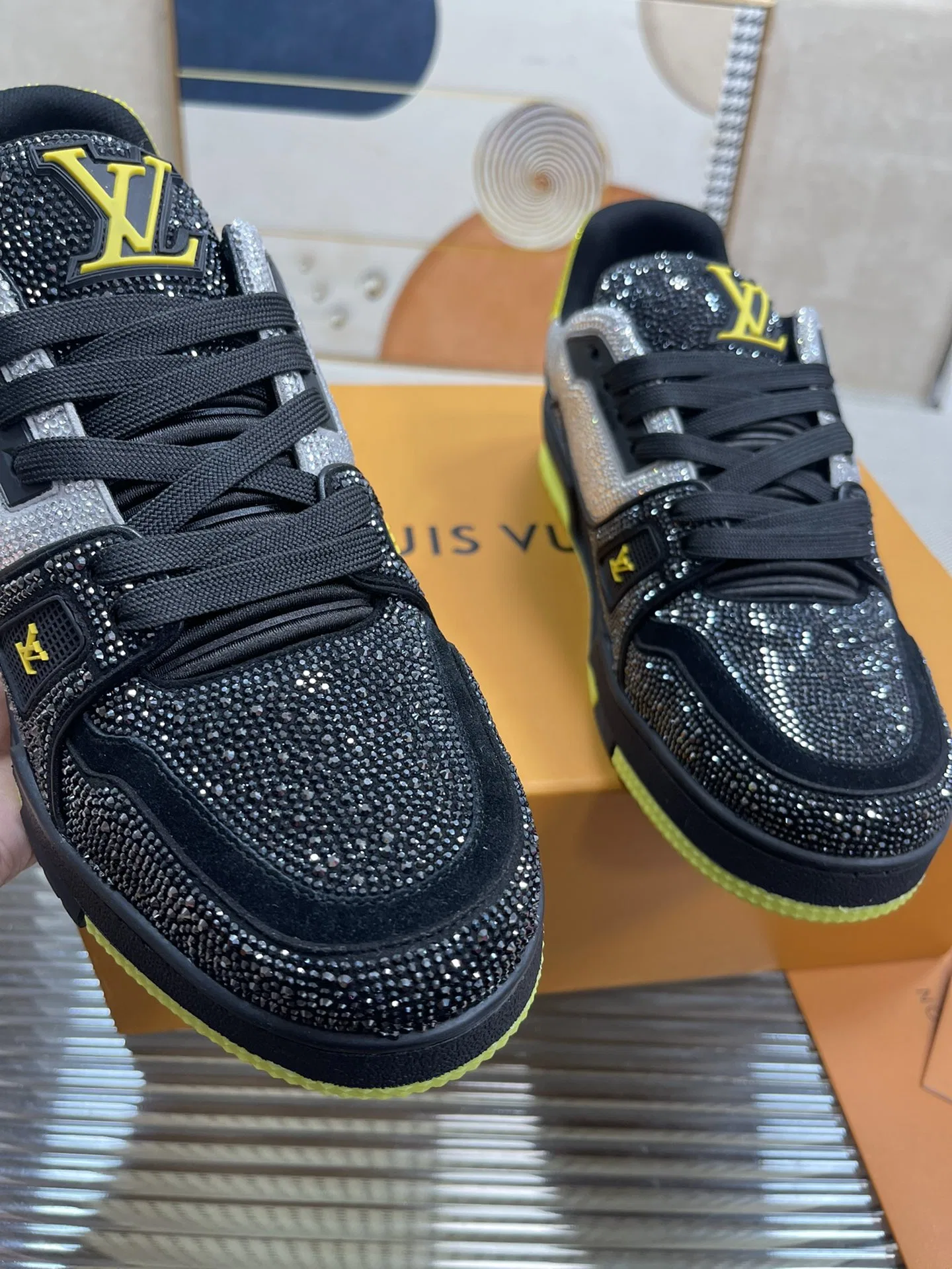 LV 27FW QVUSQNN 228 스니커즈 90