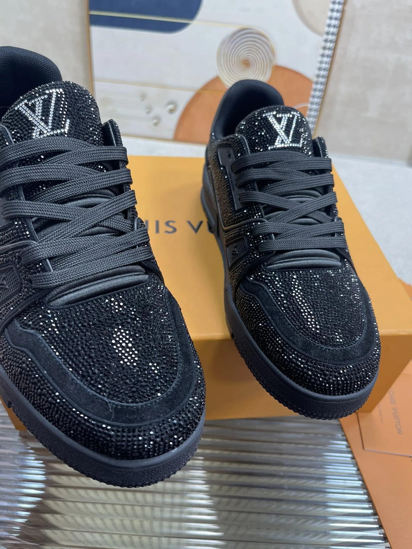 LV 27FW QVUSQNN 228 스니커즈 96