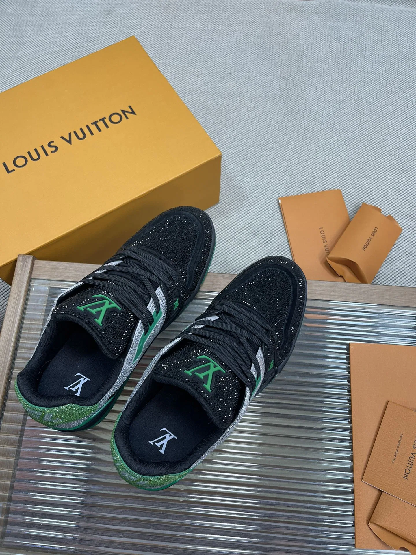 LV 27FW QVUSQNN 229 스니커즈 11