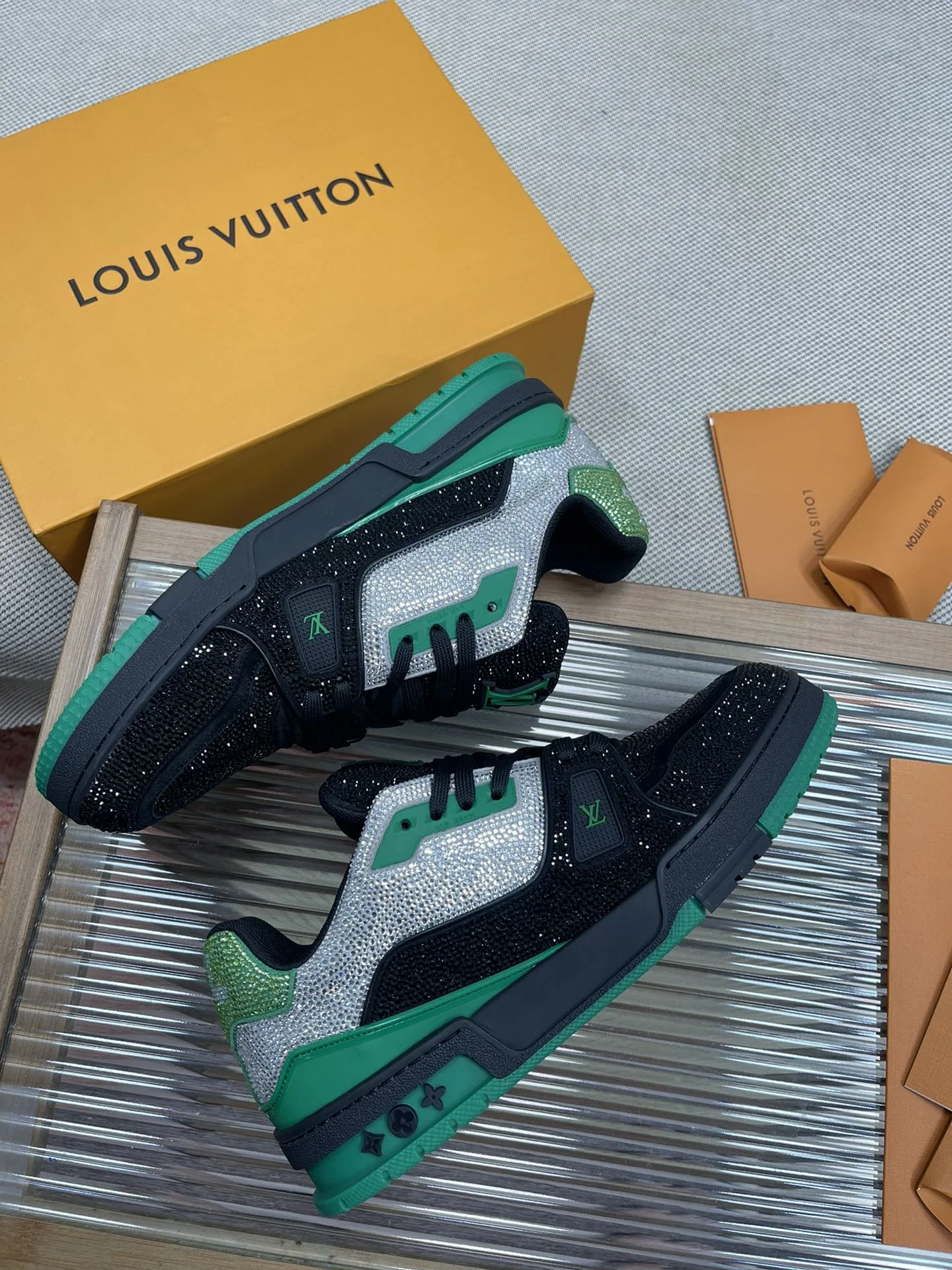 LV 27FW QVUSQNN 229 스니커즈 15