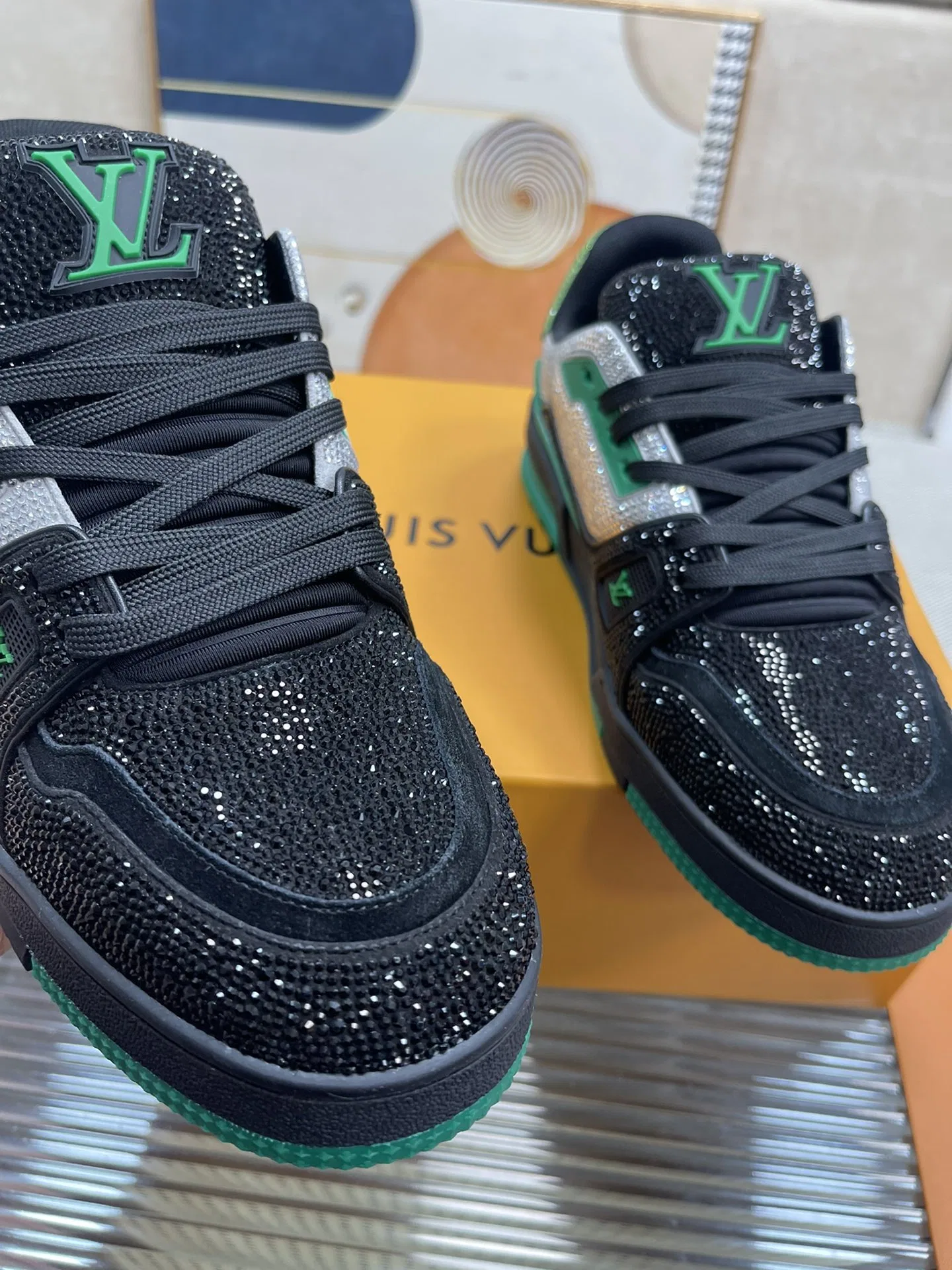LV 27FW QVUSQNN 229 스니커즈 16