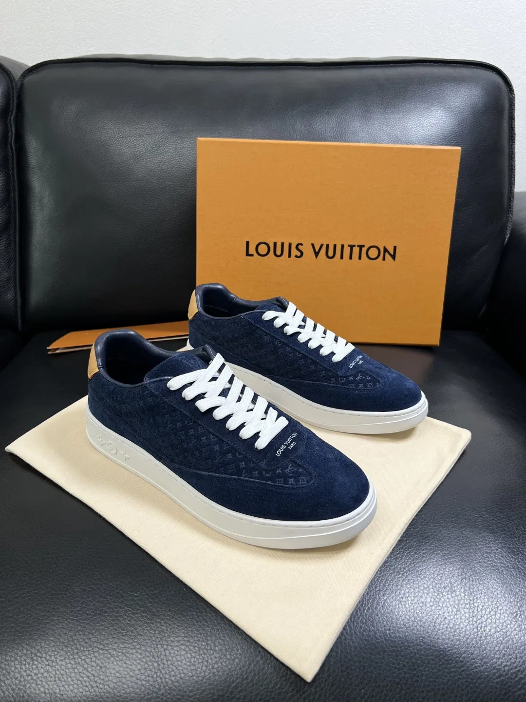 LV 27FW QVUSQNN 239 스니커즈 10