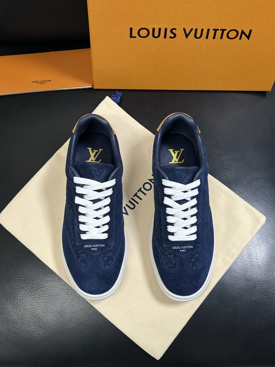 LV 27FW QVUSQNN 239 스니커즈 12