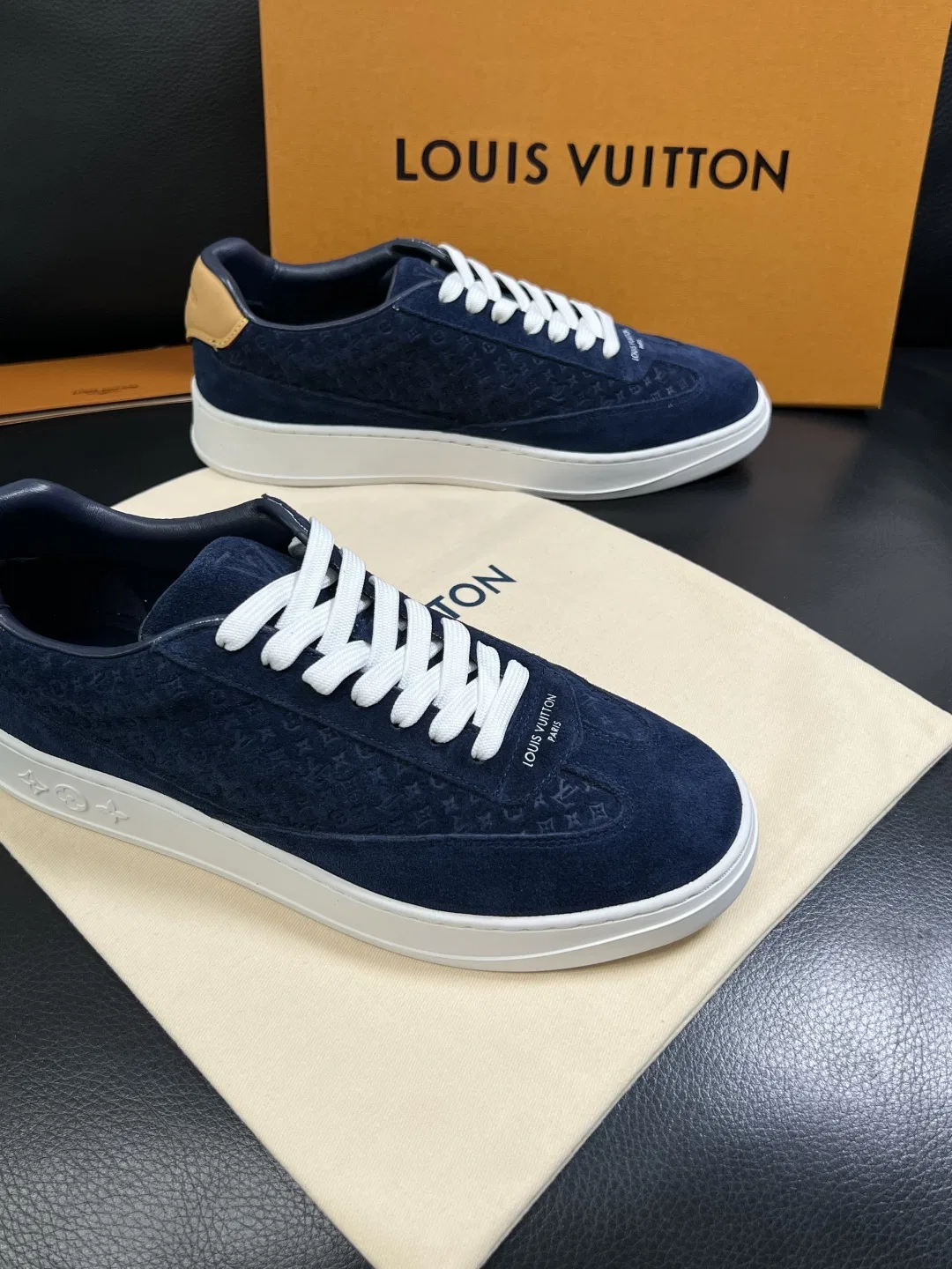 LV 27FW QVUSQNN 239 스니커즈 15