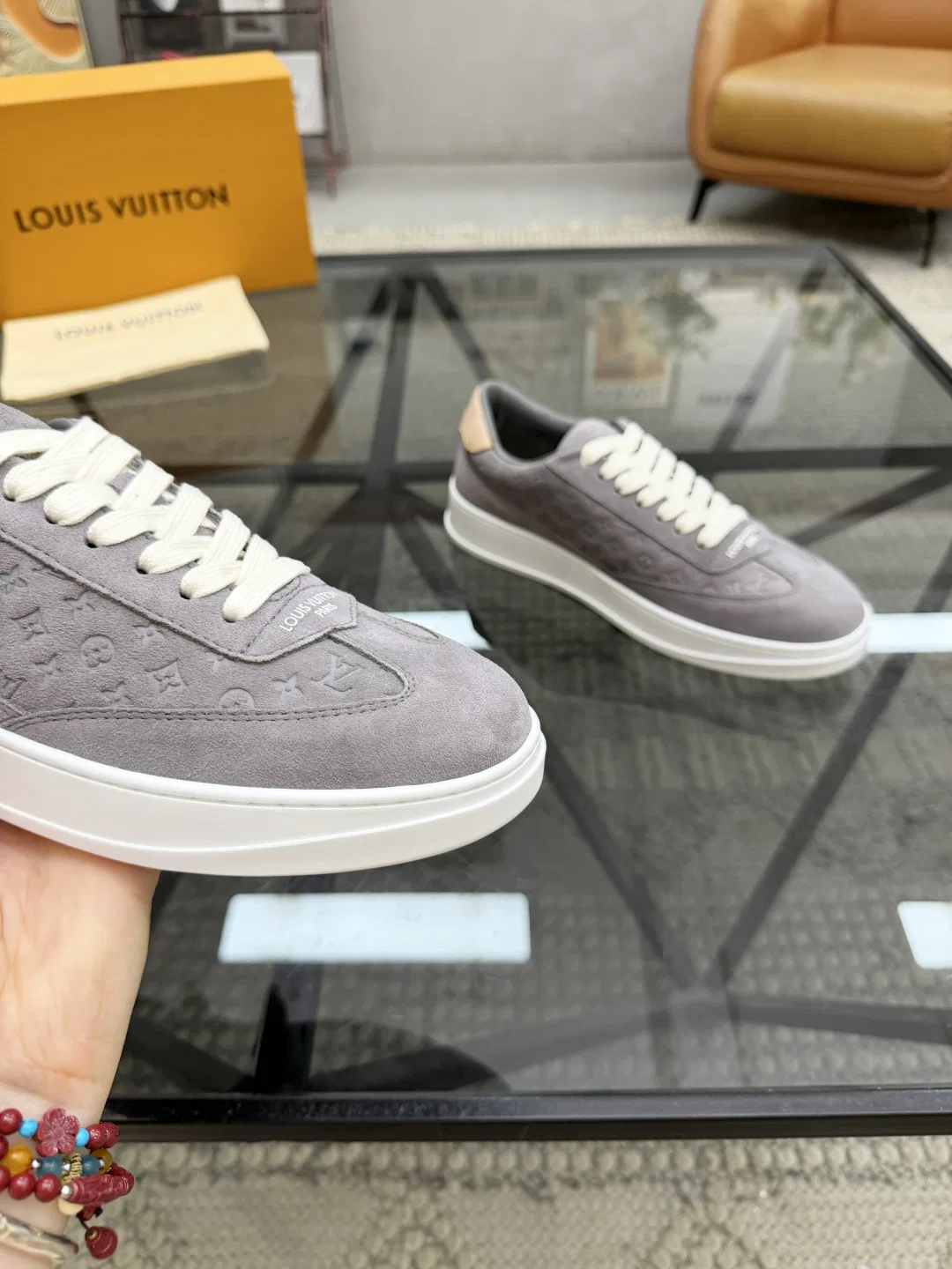 LV 27FW QVUSQNN 239 스니커즈 24