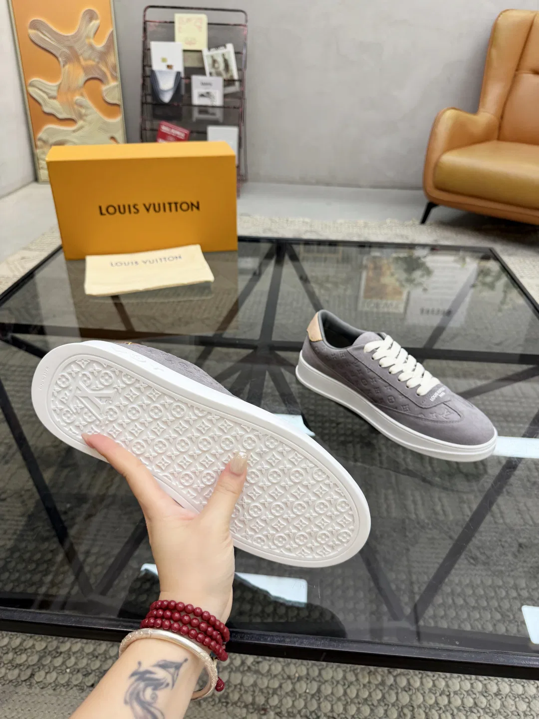 LV 27FW QVUSQNN 239 스니커즈 27