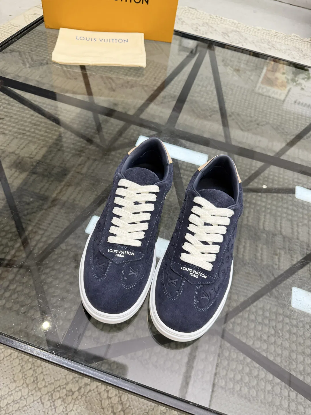 LV 27FW QVUSQNN 239 스니커즈 39