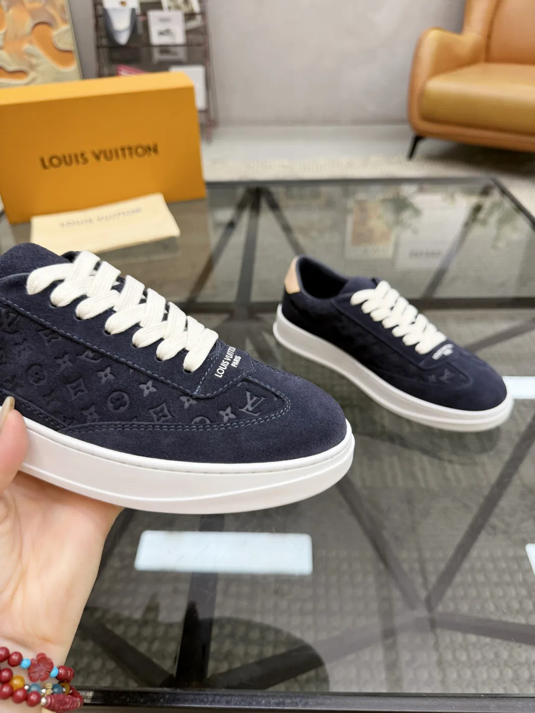 LV 27FW QVUSQNN 239 스니커즈 42