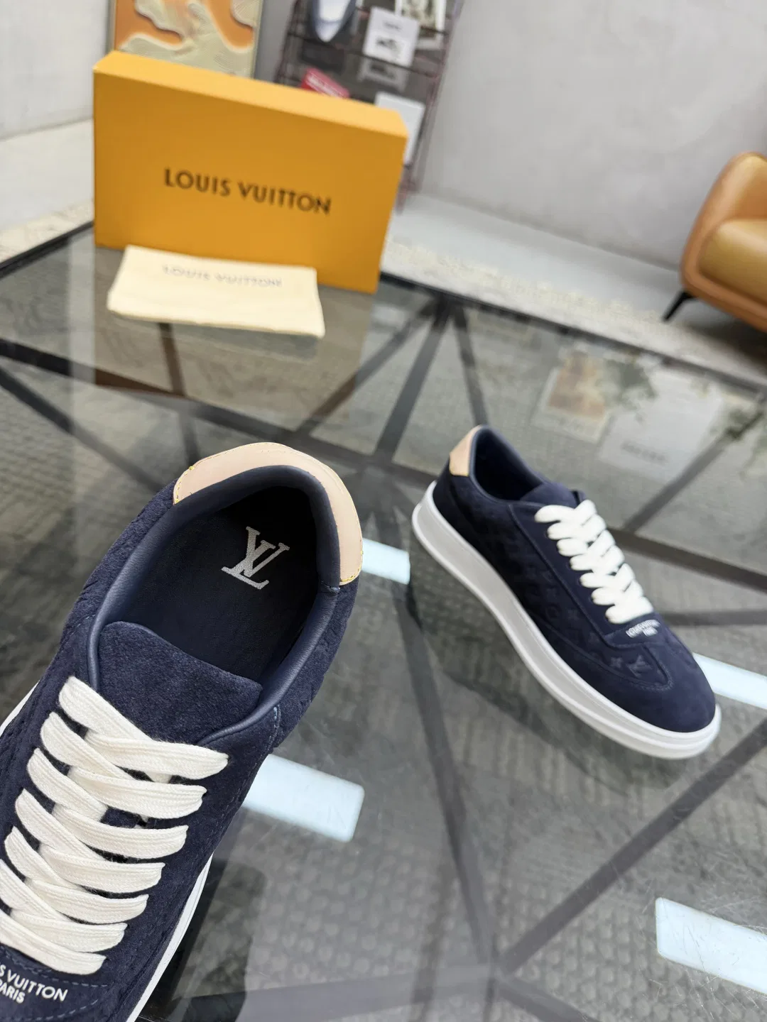 LV 27FW QVUSQNN 239 스니커즈 43