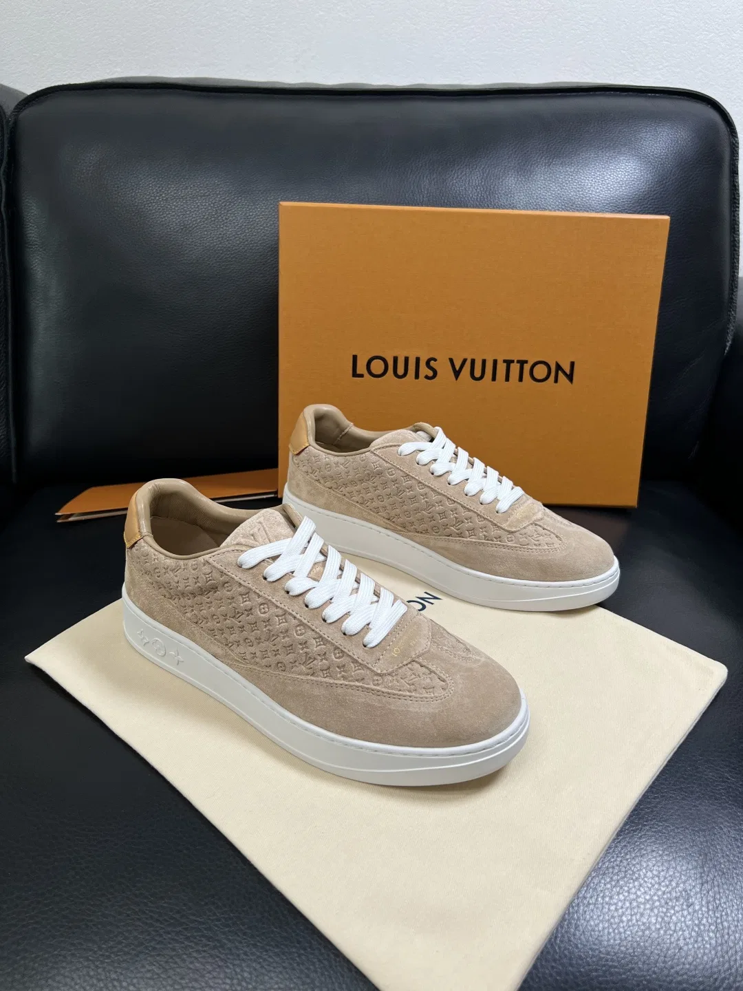 LV 27FW QVUSQNN 239 스니커즈 55