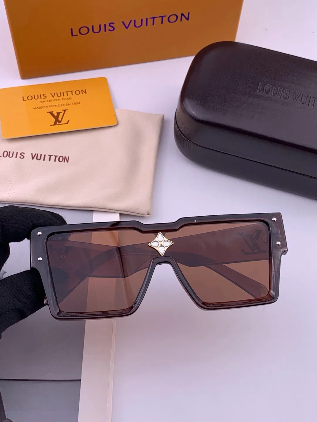 LV 27FW QVUSQNN 246 선글라스 11