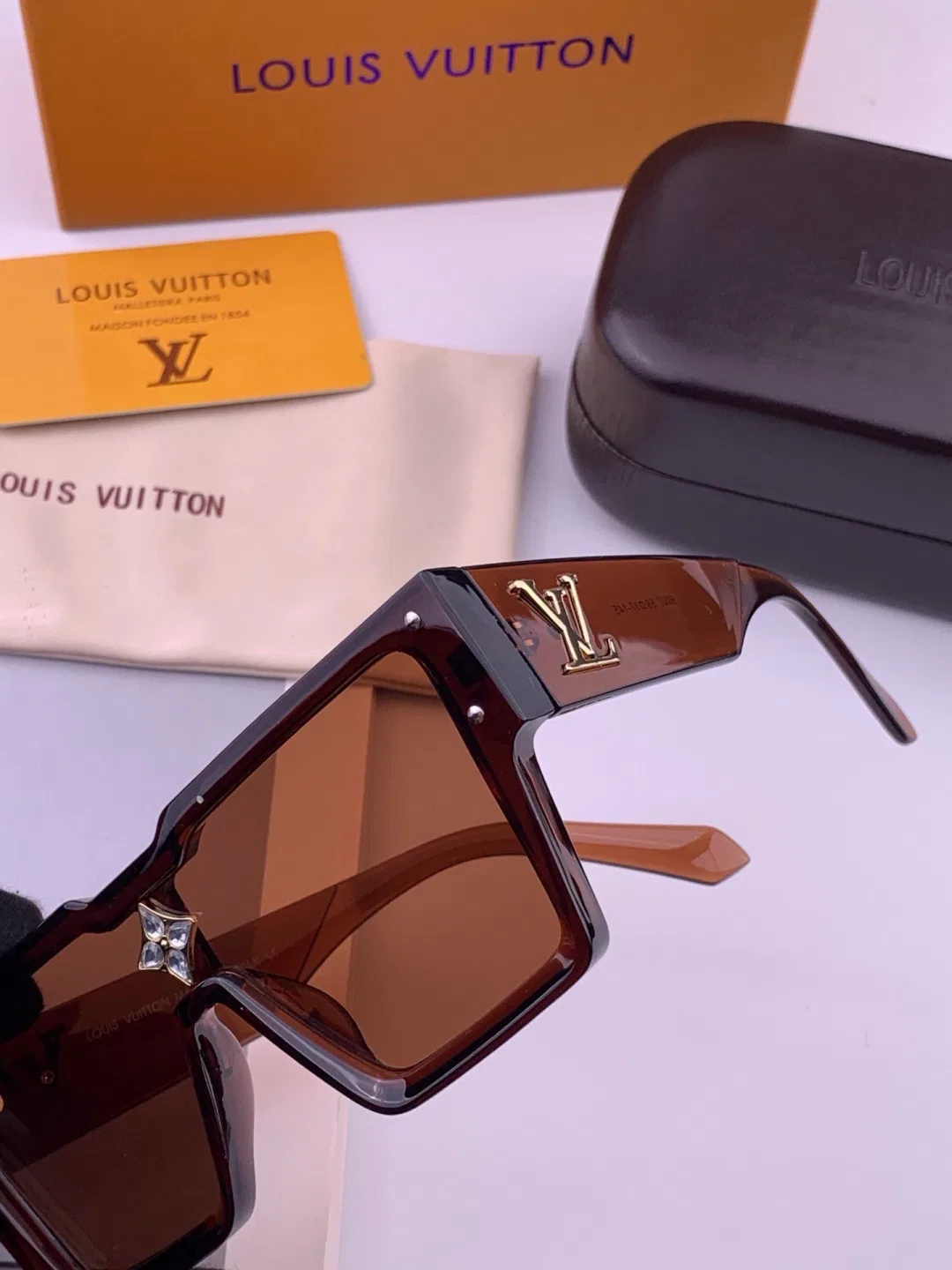 LV 27FW QVUSQNN 246 선글라스 13