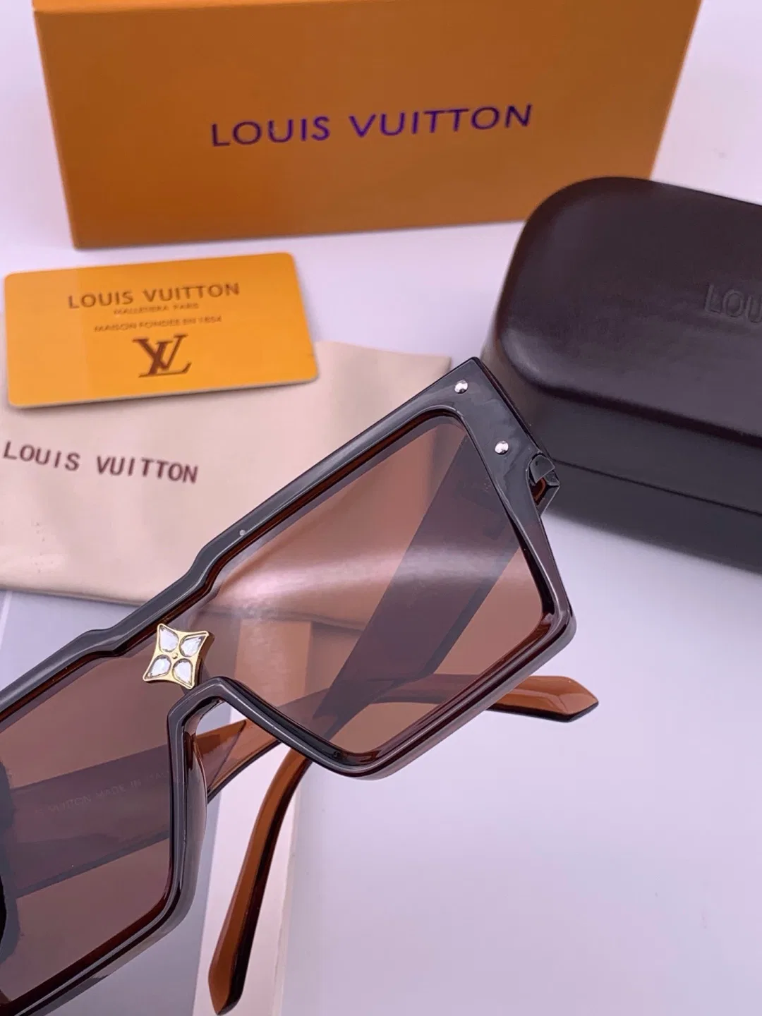 LV 27FW QVUSQNN 246 선글라스 14
