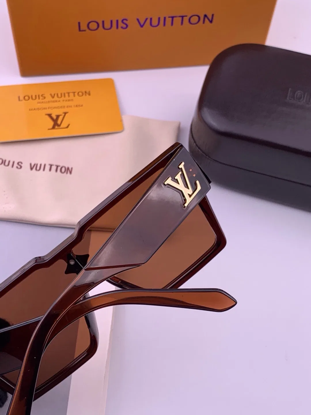 LV 27FW QVUSQNN 246 선글라스 15