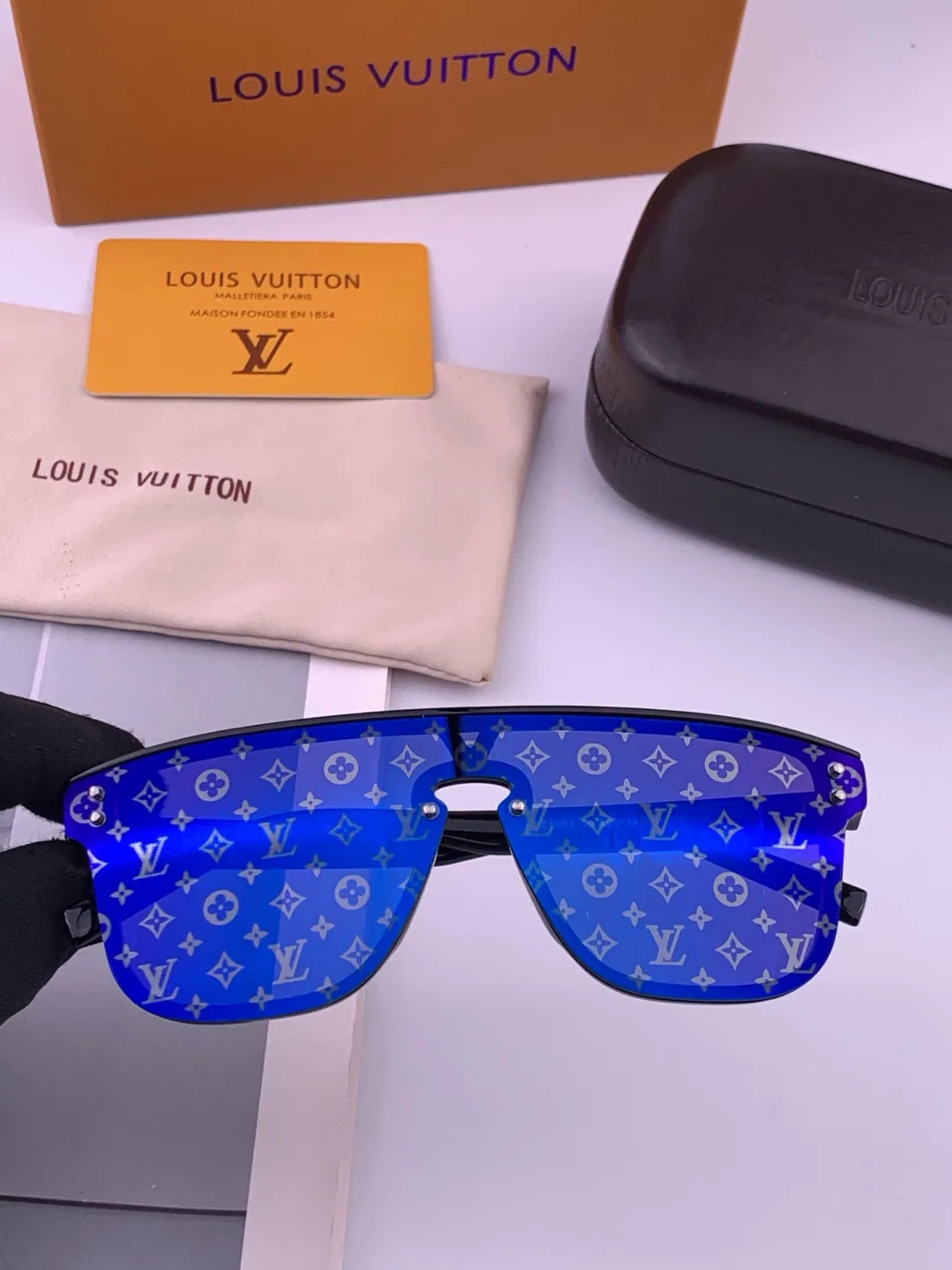 LV 27FW QVUSQNN 250 선글라스 14