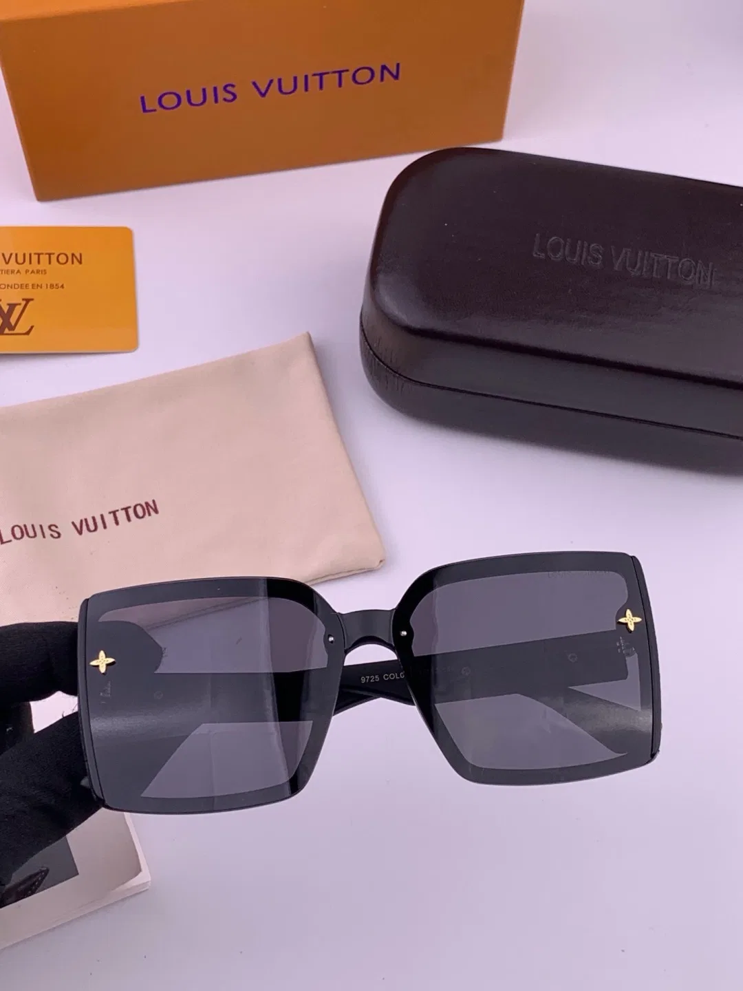 LV 27FW QVUSQNN 252 선글라스 10