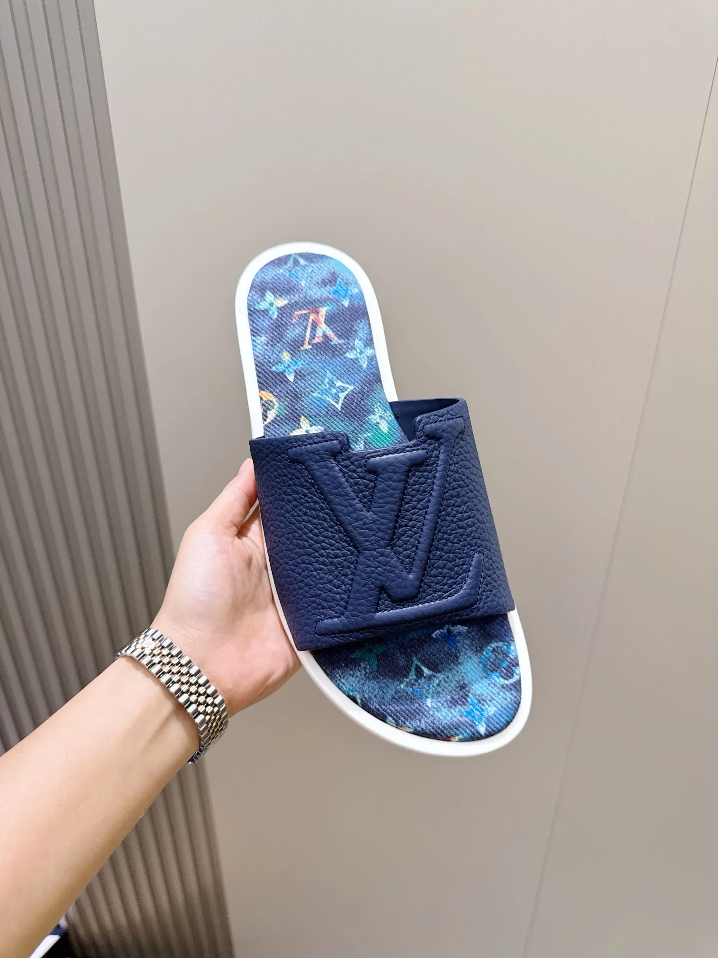 LV 27FW QVUSQNN 257 슬리퍼 10