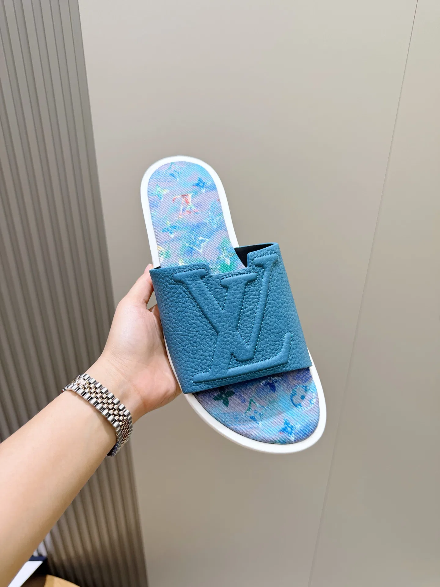 LV 27FW QVUSQNN 257 슬리퍼 16