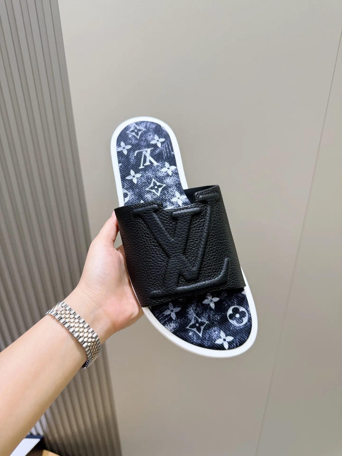 LV 27FW QVUSQNN 257 슬리퍼 22