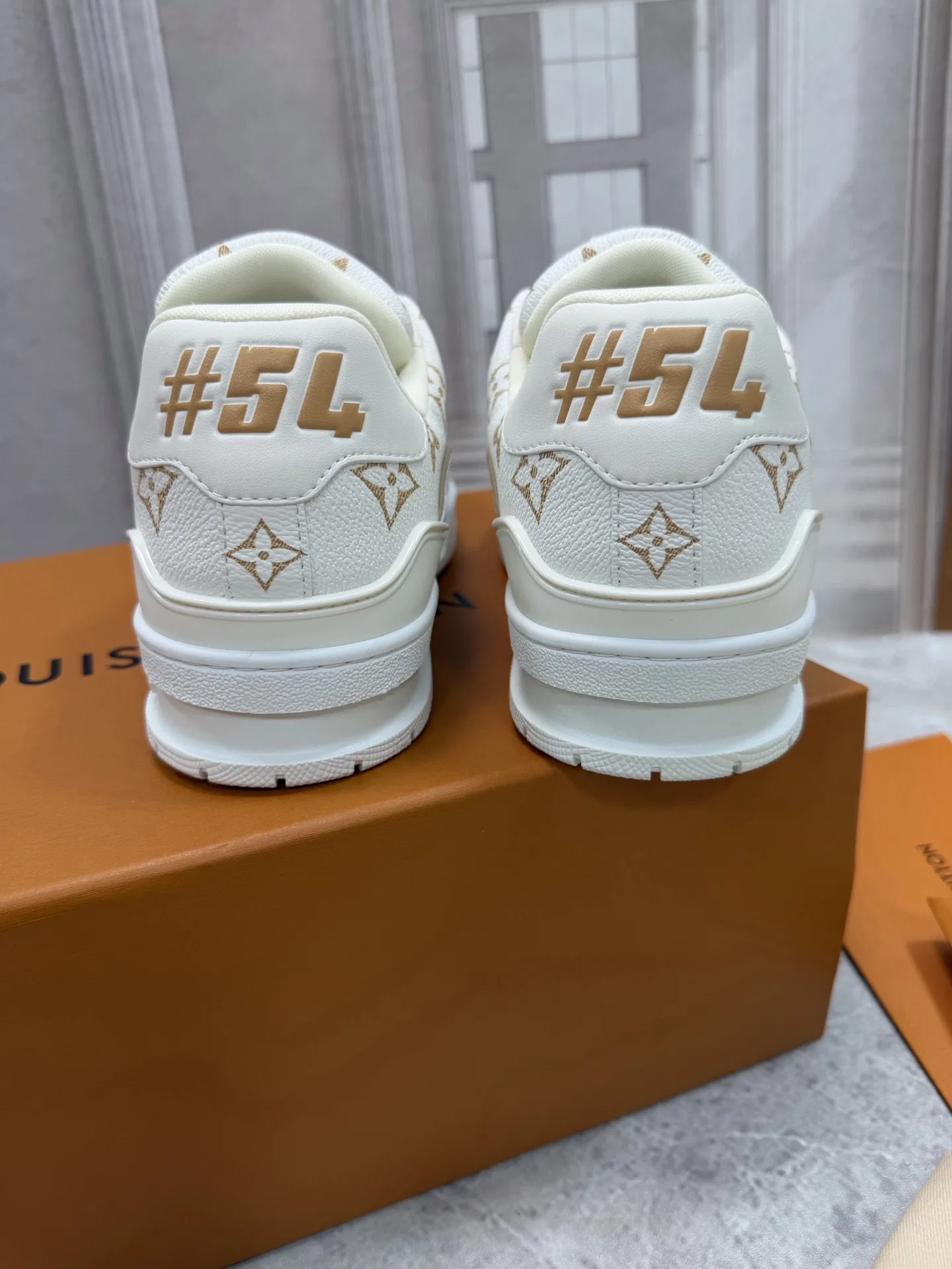 LV 27FW QVUSQNN 268 스니커즈 9