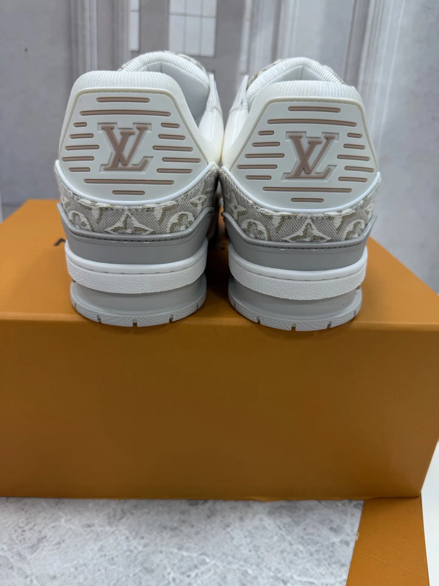 LV 27FW QVUSQNN 269 스니커즈 7