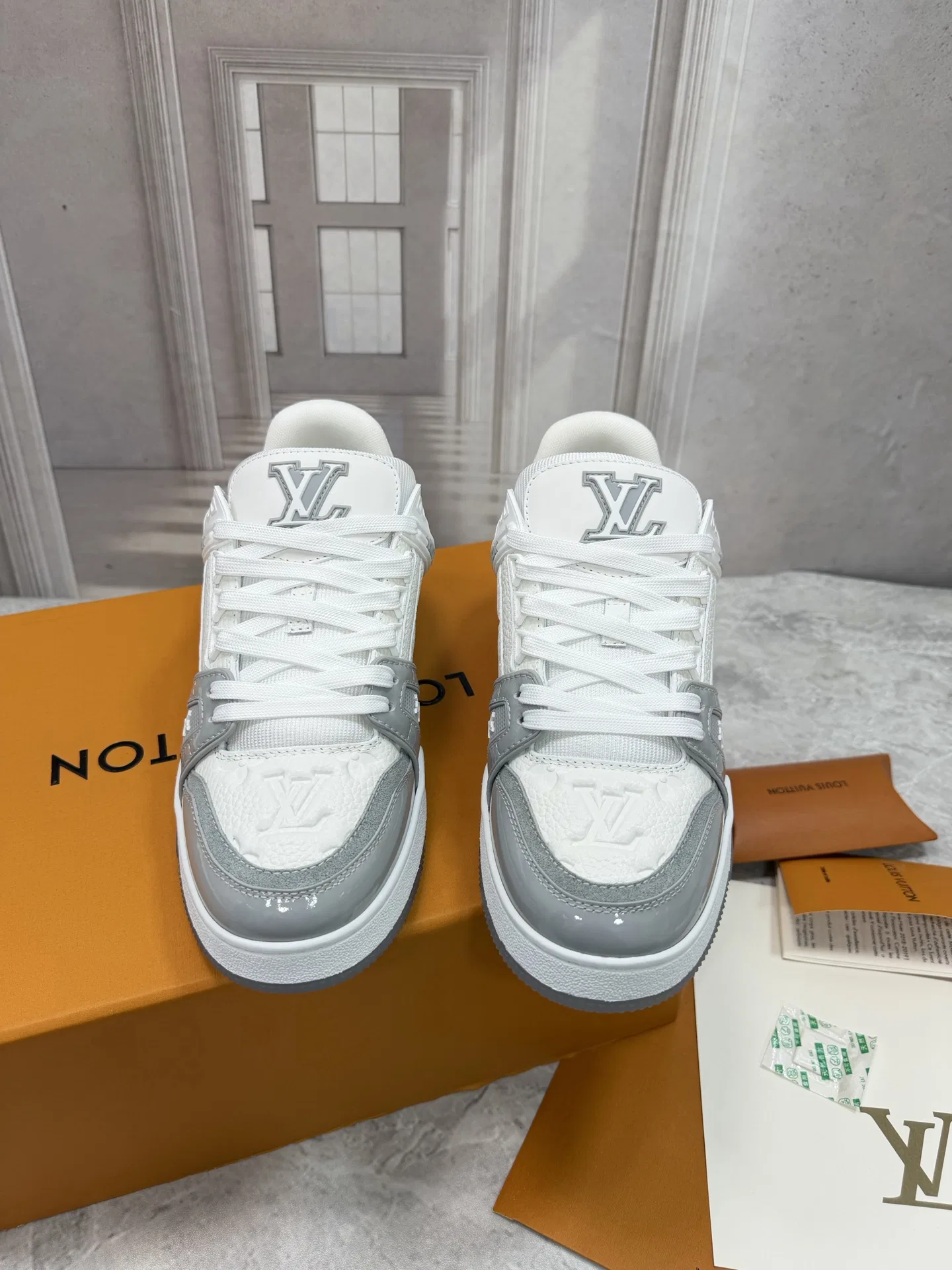 LV 27FW QVUSQNN 270 스니커즈 7