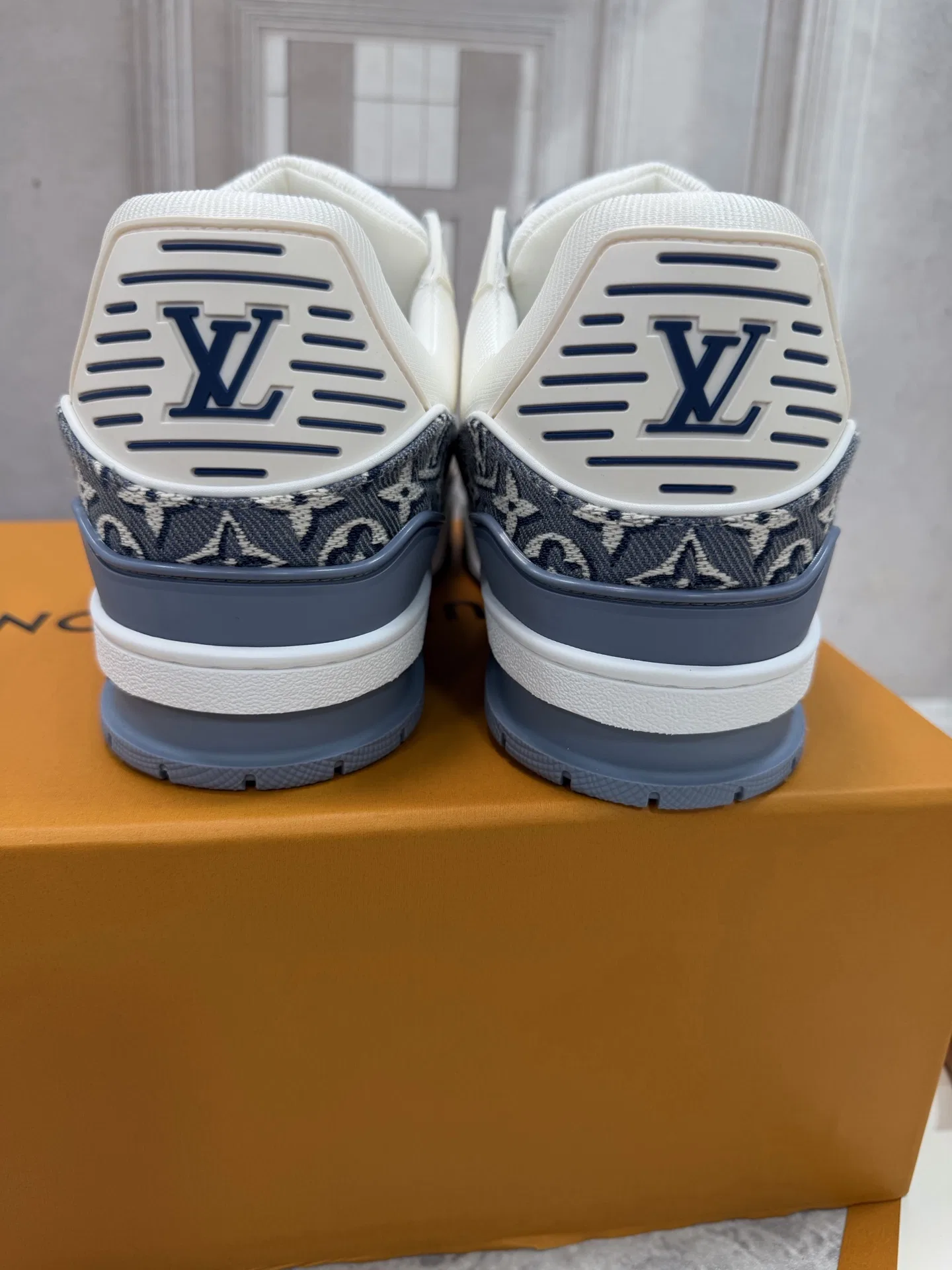 LV 27FW QVUSQNN 271 스니커즈 7