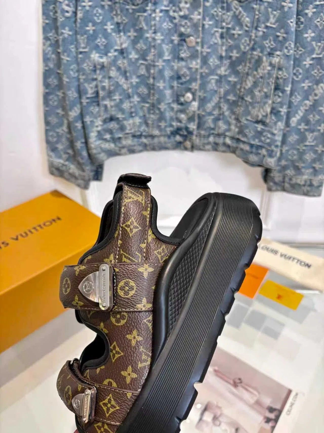 LV 27FW VBYCQID 005 샌들 26