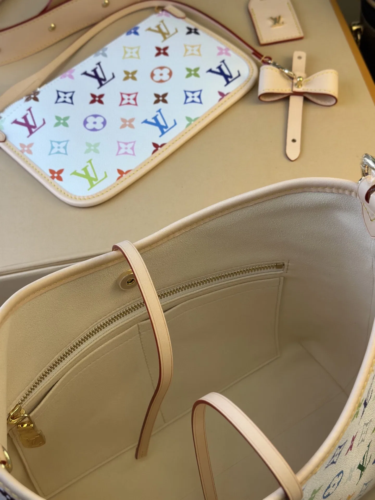 LV 27FW VCICDVH 002 토트백 7