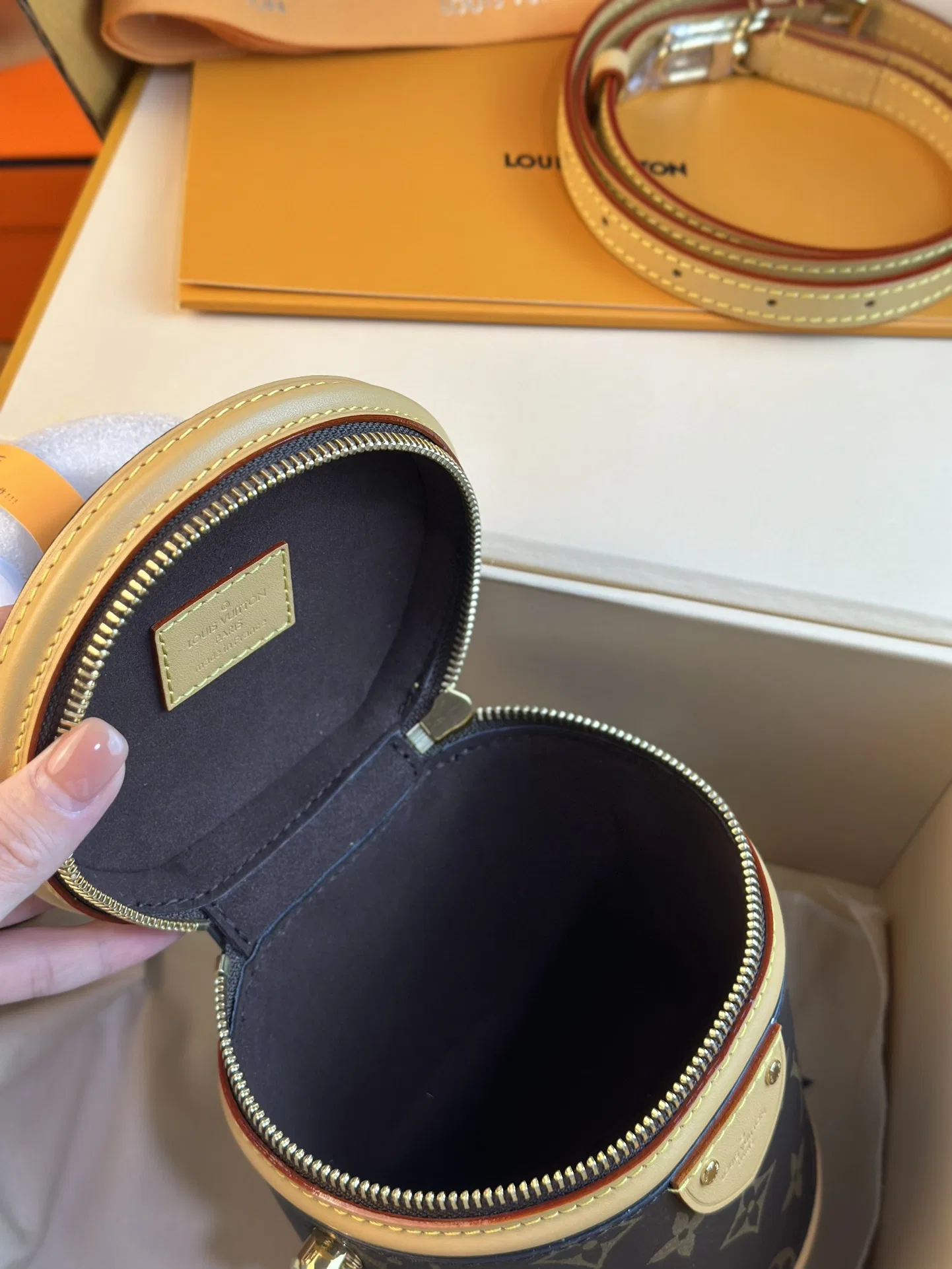LV 27FW VCICDVH 006 미니토트백 7