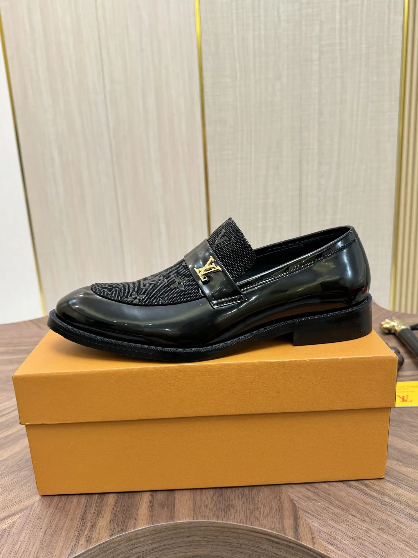 LV 27FW VCICDVH 012 구두 16