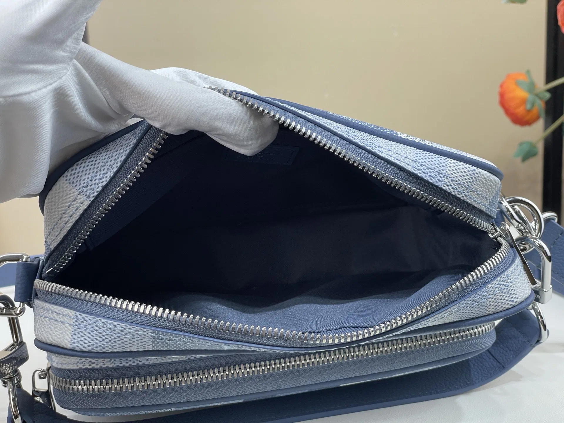 LV 27FW VCICDVH 021 크로스백 9