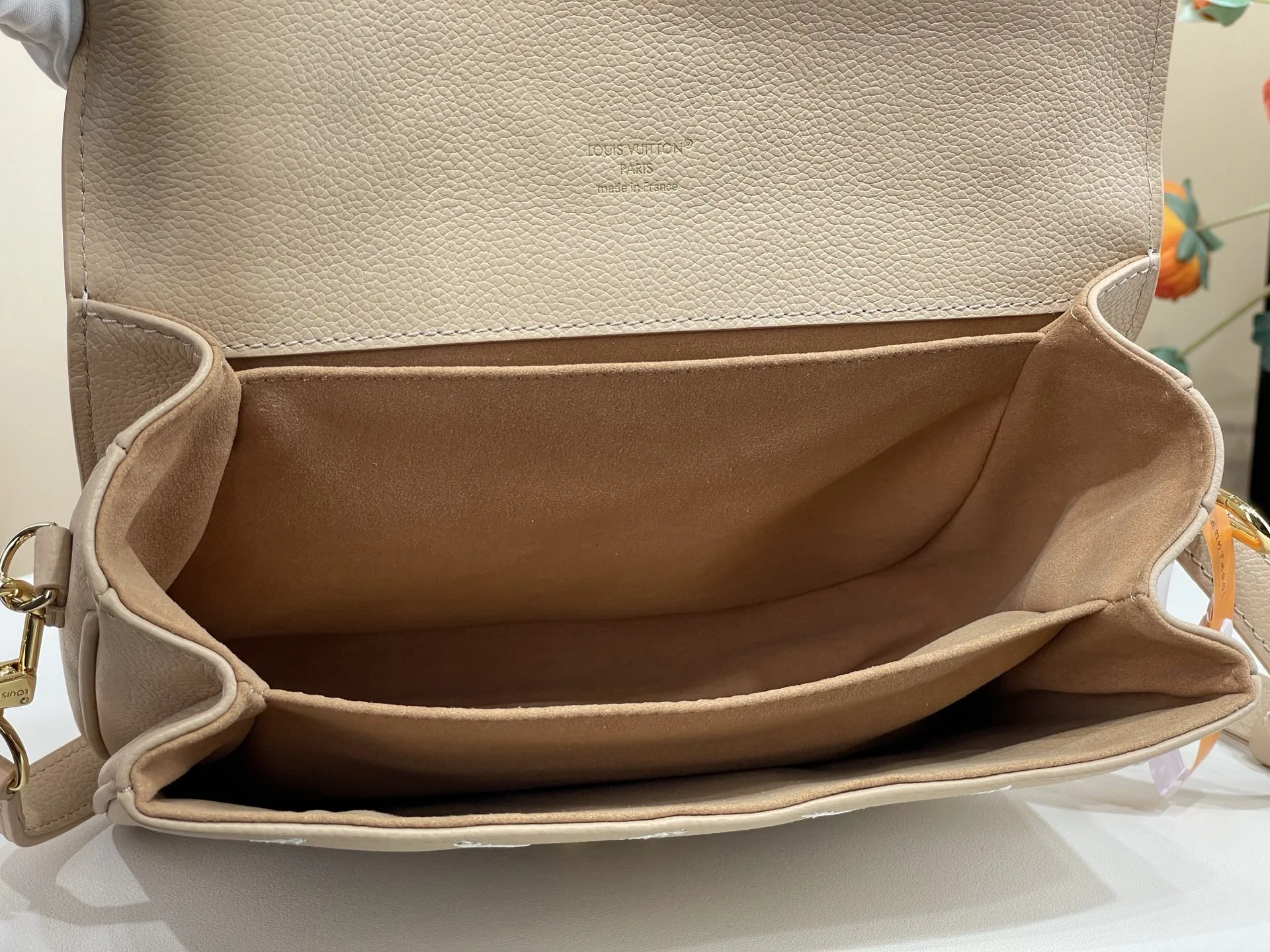 LV 27FW VCICDVH 026 토트백 9
