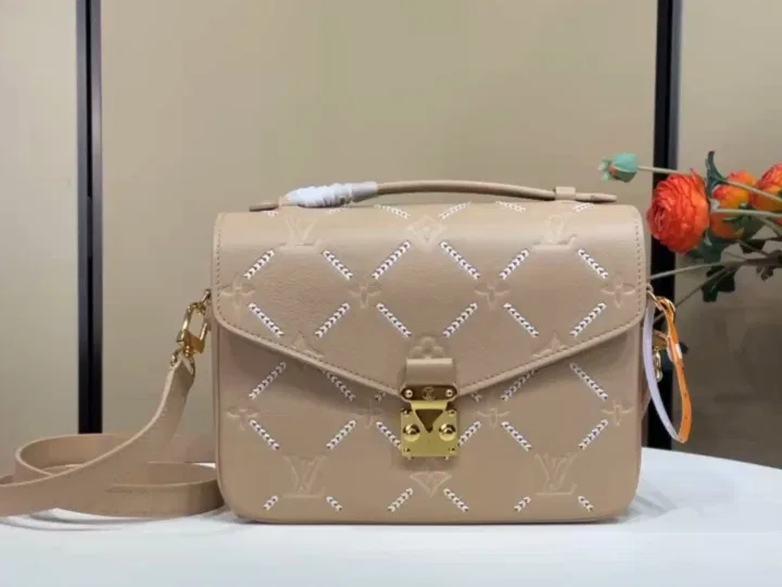 LV 27FW VCICDVH 026 토트백 11