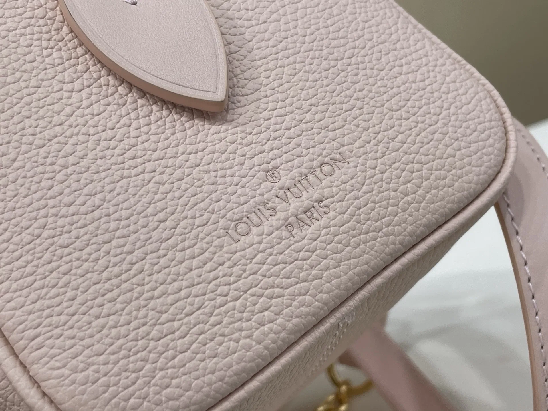 LV 27FW VCICDVH 028 토트백 8
